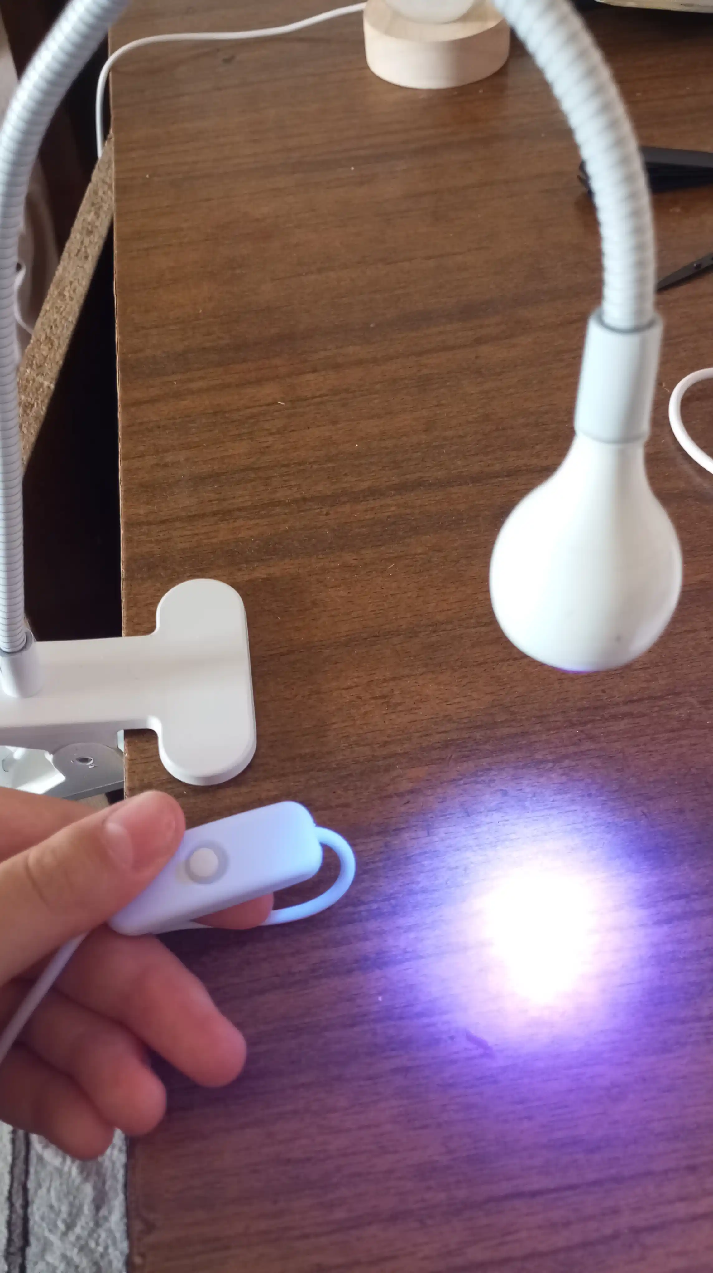 Manikyur va pedikyur uchun professional ultrabinafsha chiroqli lampa