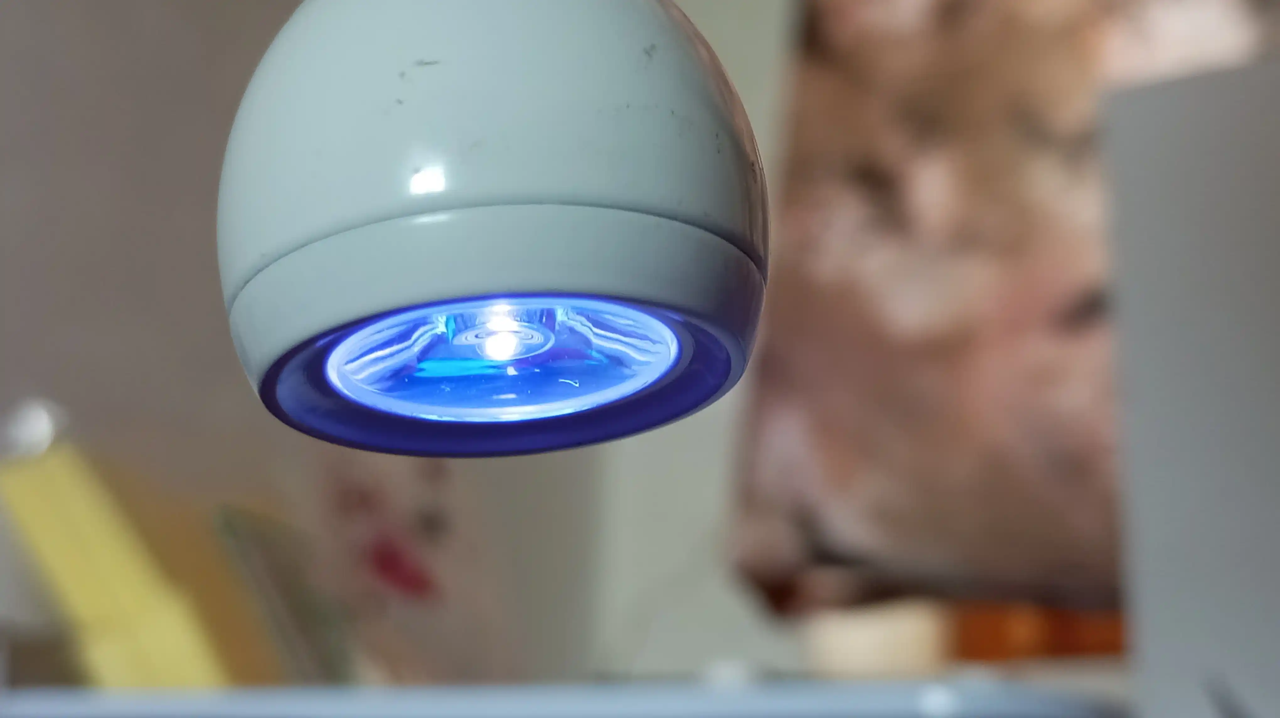 Manikyur va pedikyur uchun professional ultrabinafsha chiroqli lampa