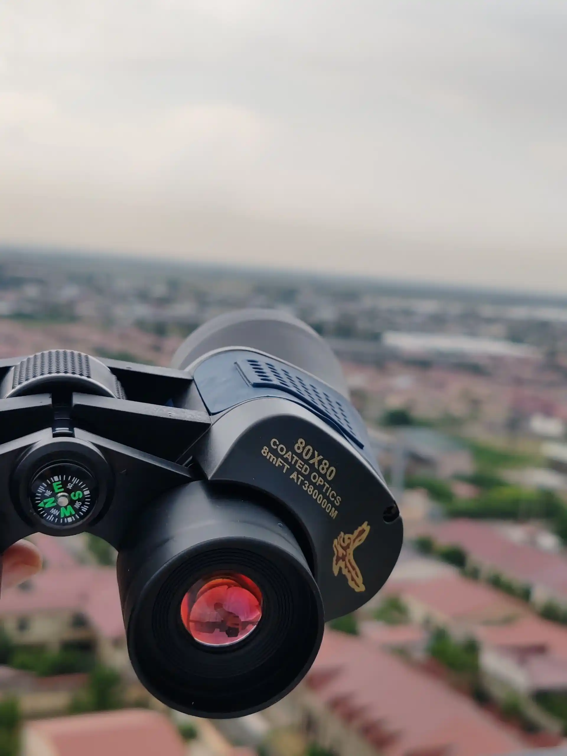 Professional taktik durbin - IP68 himoyasi, suv o‘tkazmaydigan, BAK4 va Porro prizmali