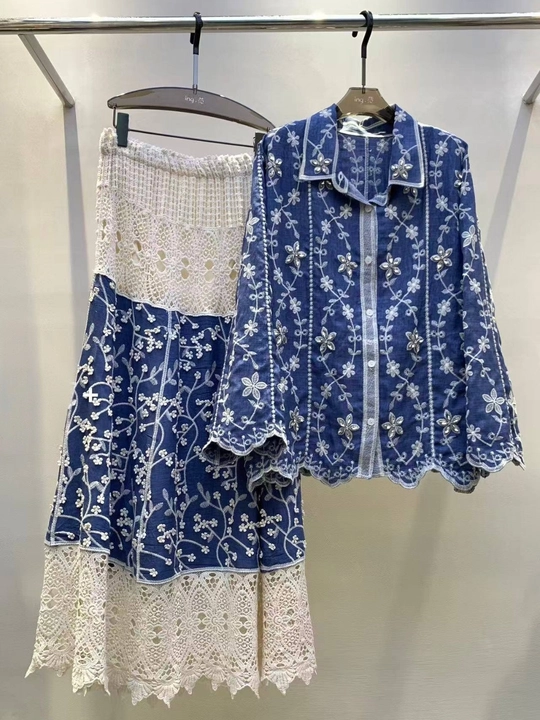Ayollar uchun yubka va kashta tikilgan jaket-ko‘ylak to‘plami - 