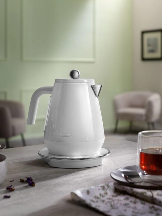 Чайник De'Longhi KBY2011, коллекция Eclettica, 1.7 л, 2000 Вт, нержавеющая сталь