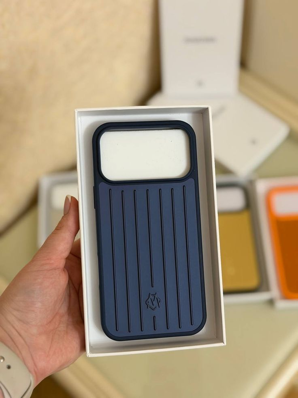 IPhone 17 Pro Max Rimowa g‘ilofi, mat himoya bamperi
