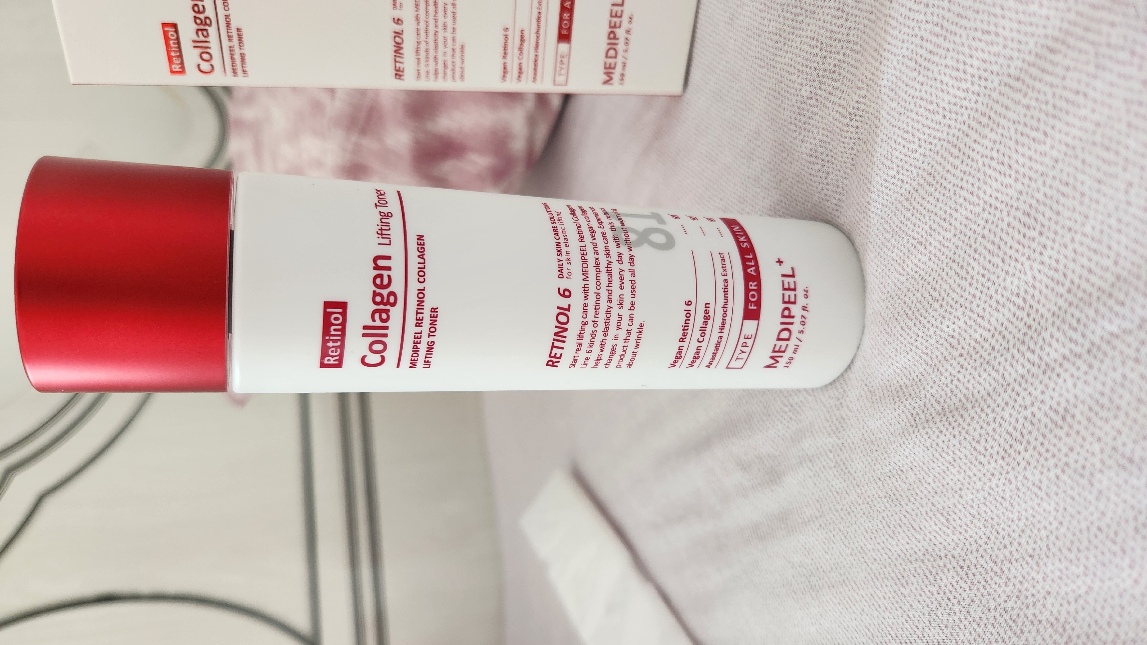 Retinol va kollagen bilan yoshartiruvchi tonik Medi-Peel Retinol Collagen Lifting Toner