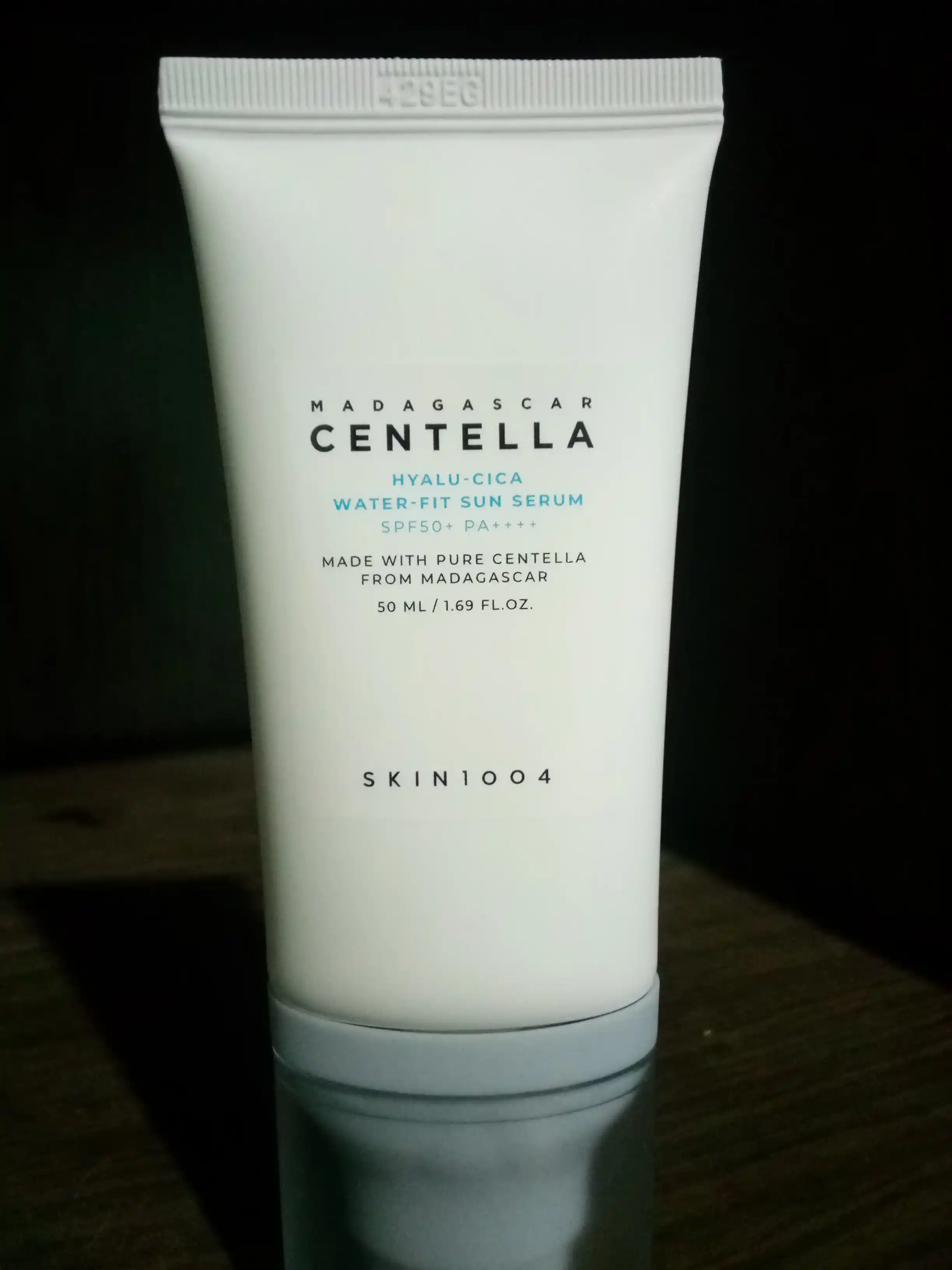 Солнцезащитный крем SKIN1004 Centella Hyalu-Cica Water-Fit Sun Serum SPF50+ PA++++
