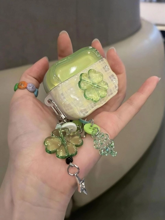 Текстурированный чехол для AirPods с объемным 3D цветком