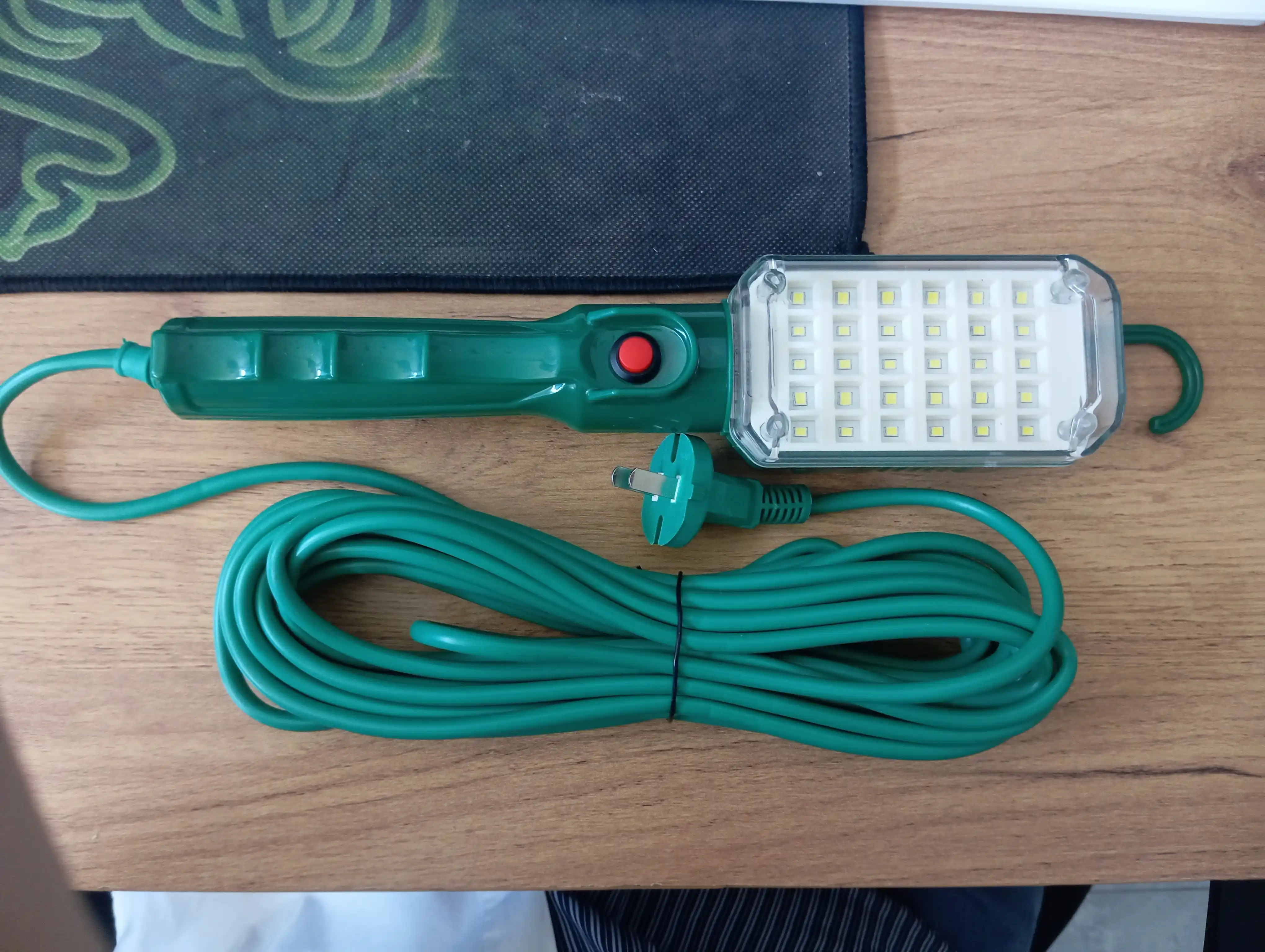 LED фонарь для авто и гаража, 25 LED, 1000 Лм, кабель 7 м