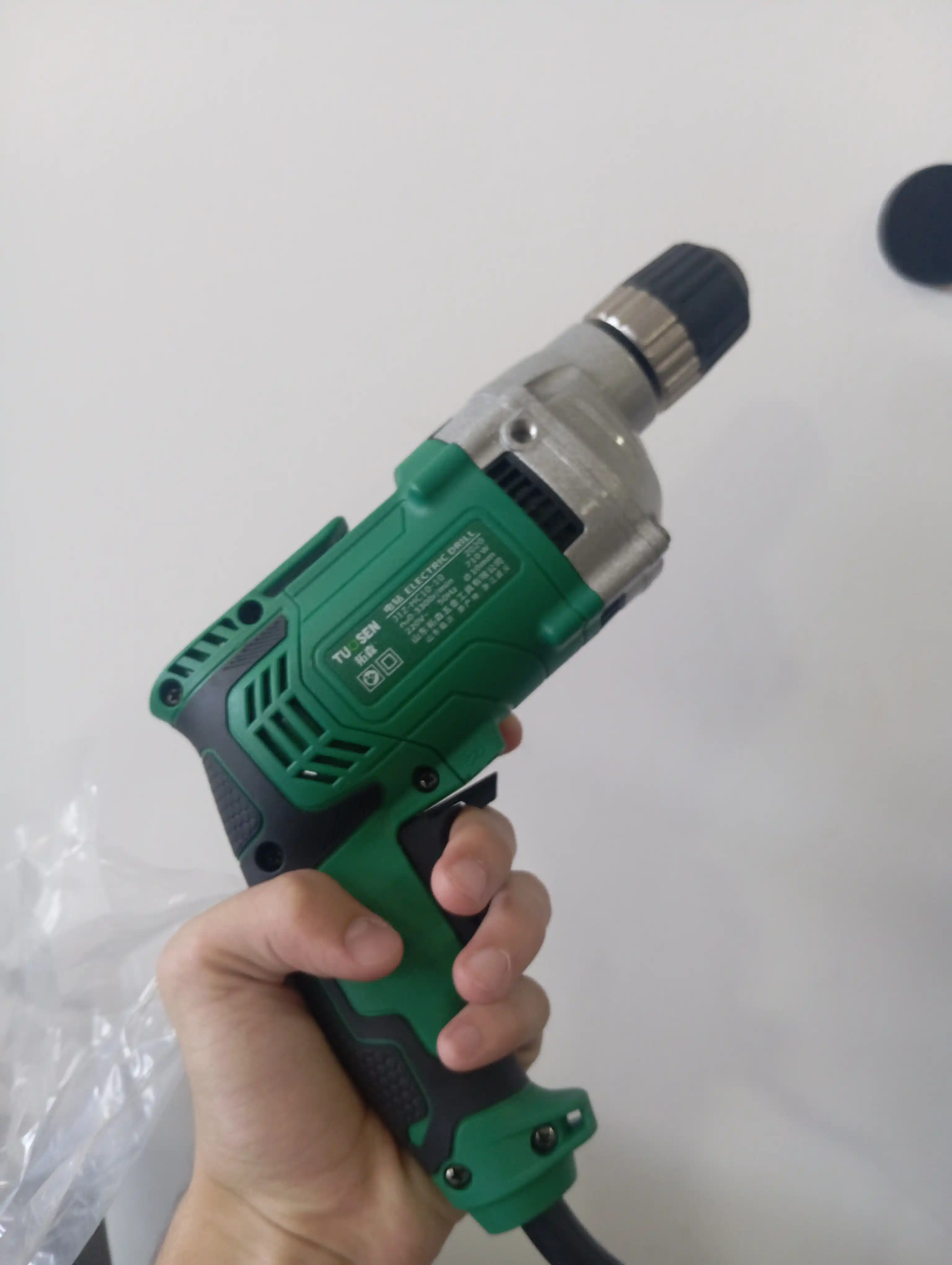 TUOSEN 710 Vt elektr drel, 10 mm patron, revers, 2 tezlik