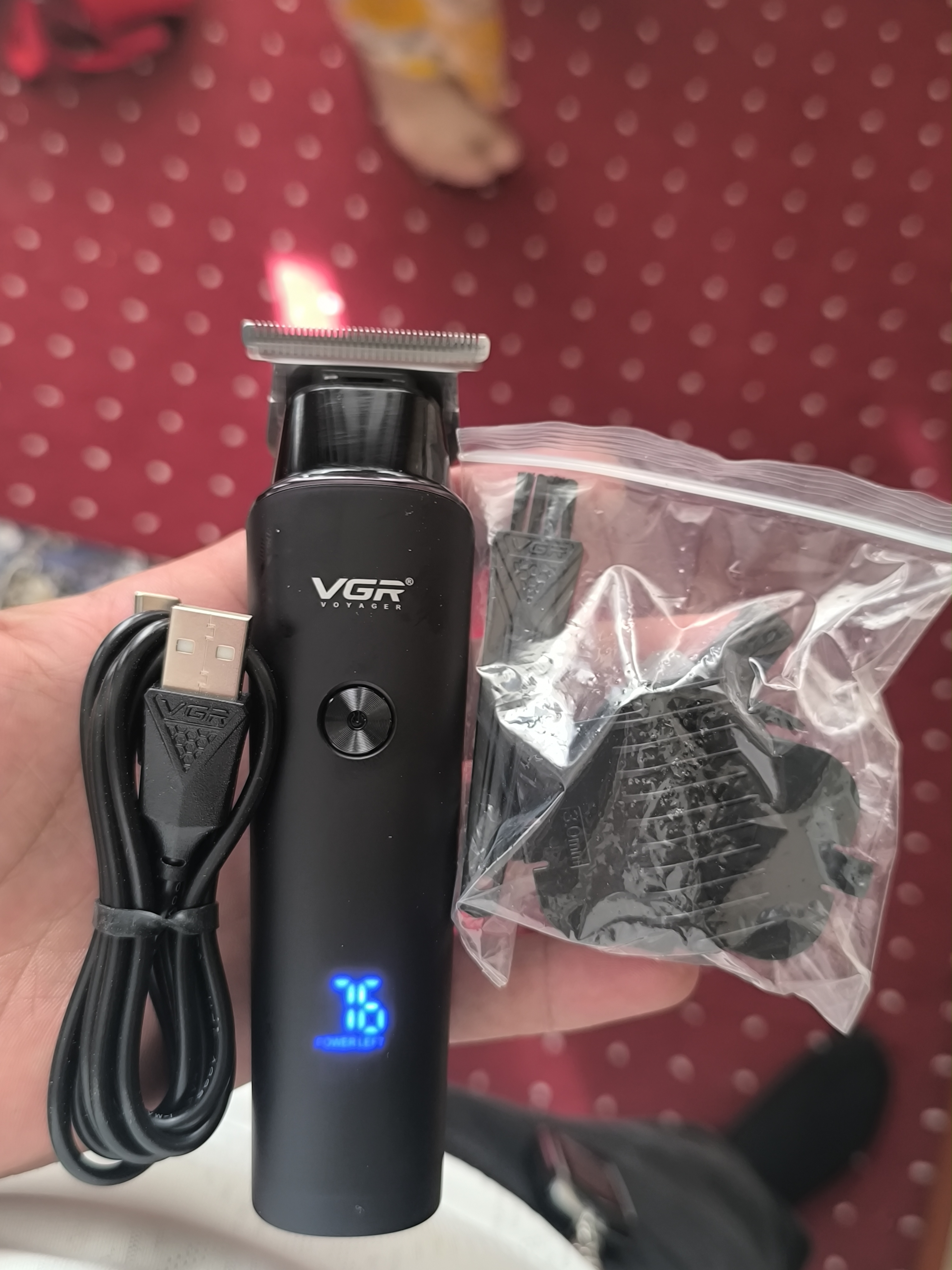 Professional simsiz soch va soqol olish kesish mashinkasi trimmer VGR V-937, LCD displeyli