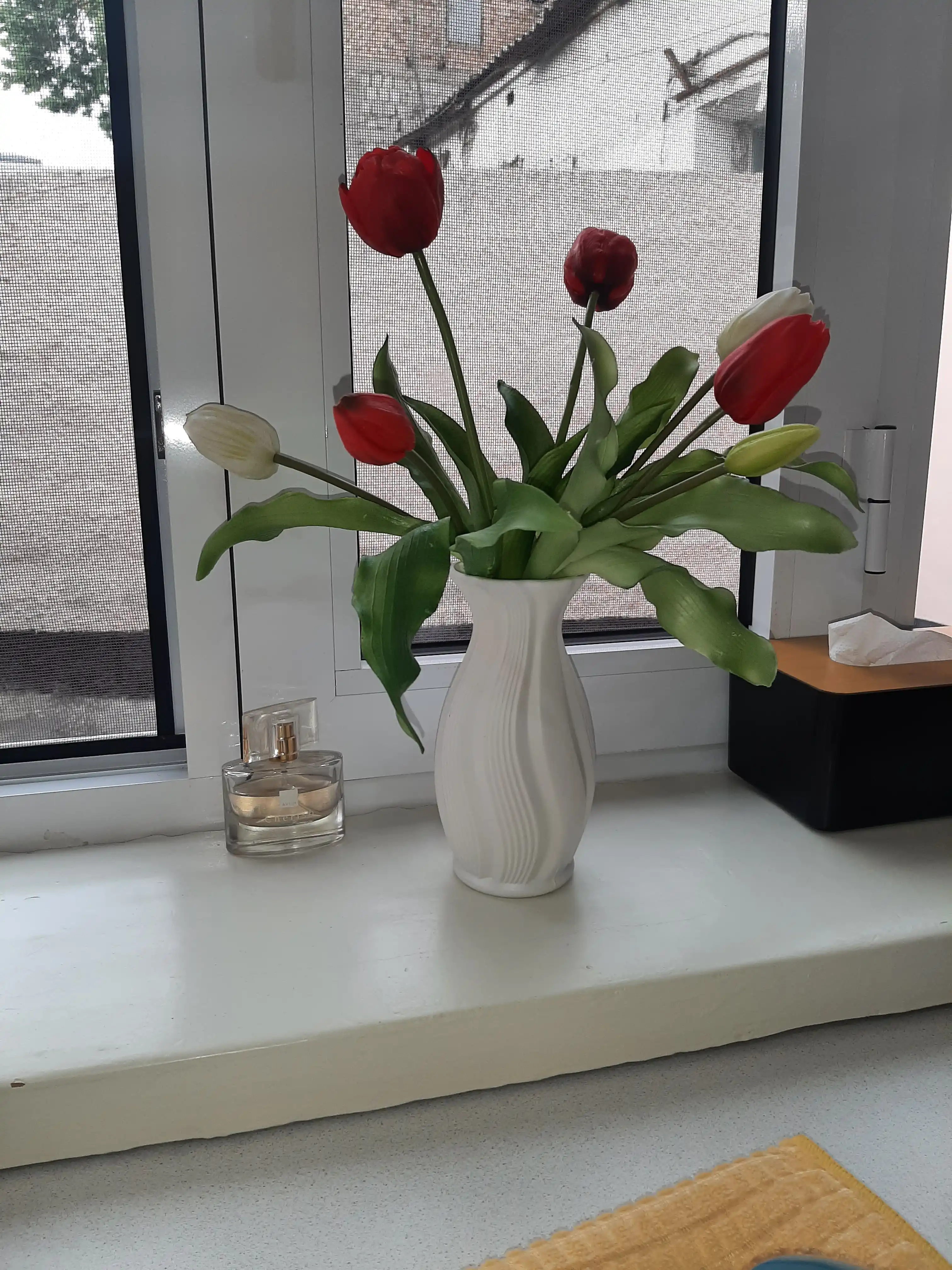 Tabiiy va sun’iy gullar uchun plastik vaza, Gifthome