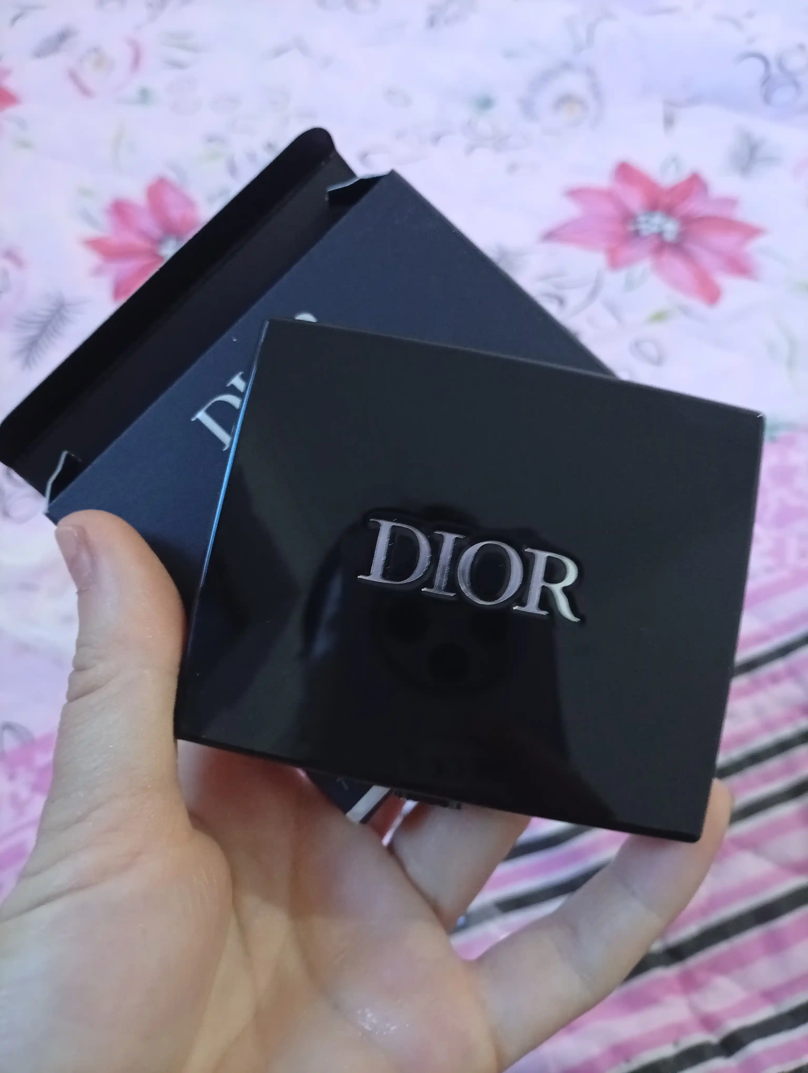 DIOR 5 Rangli Ko‘z va Yonoq teni va sovg'aga padvotka