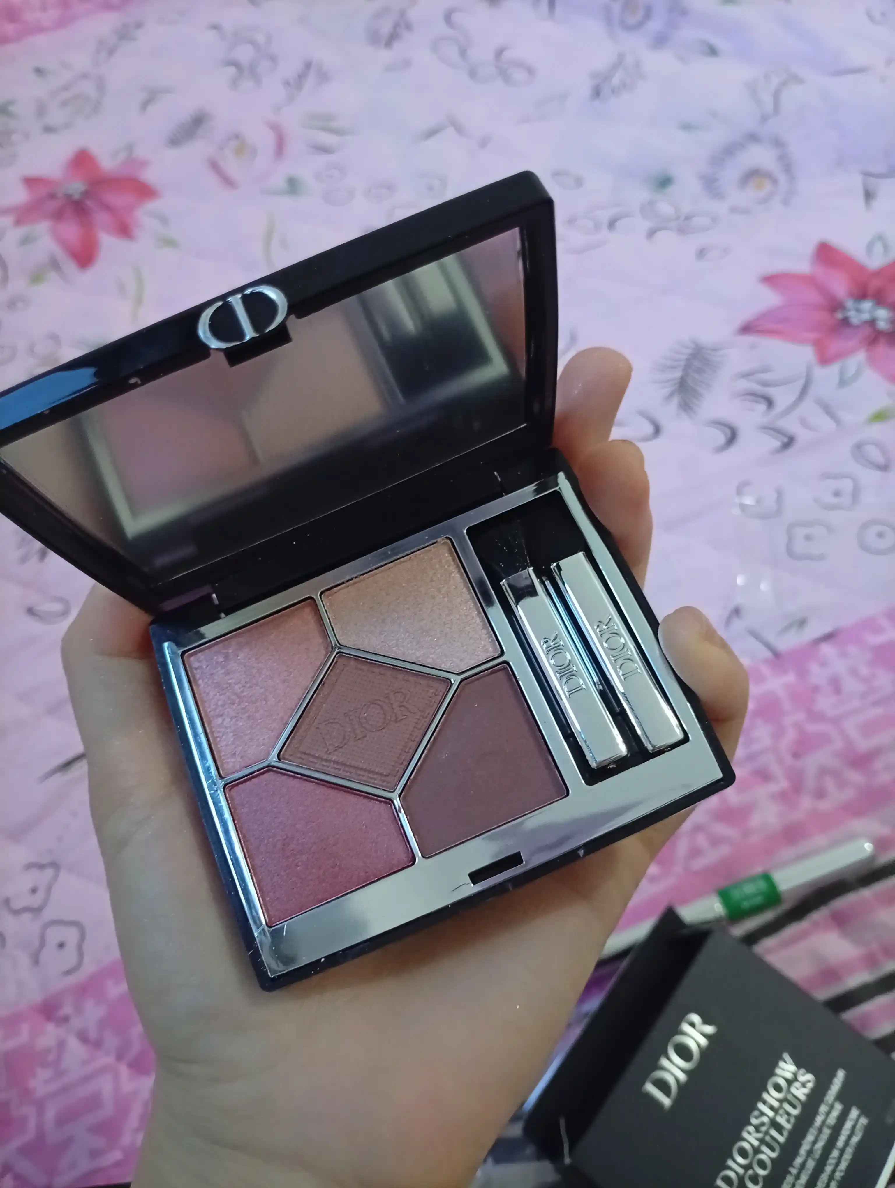 DIOR 5 Rangli Ko‘z va Yonoq teni va sovg'aga padvotka