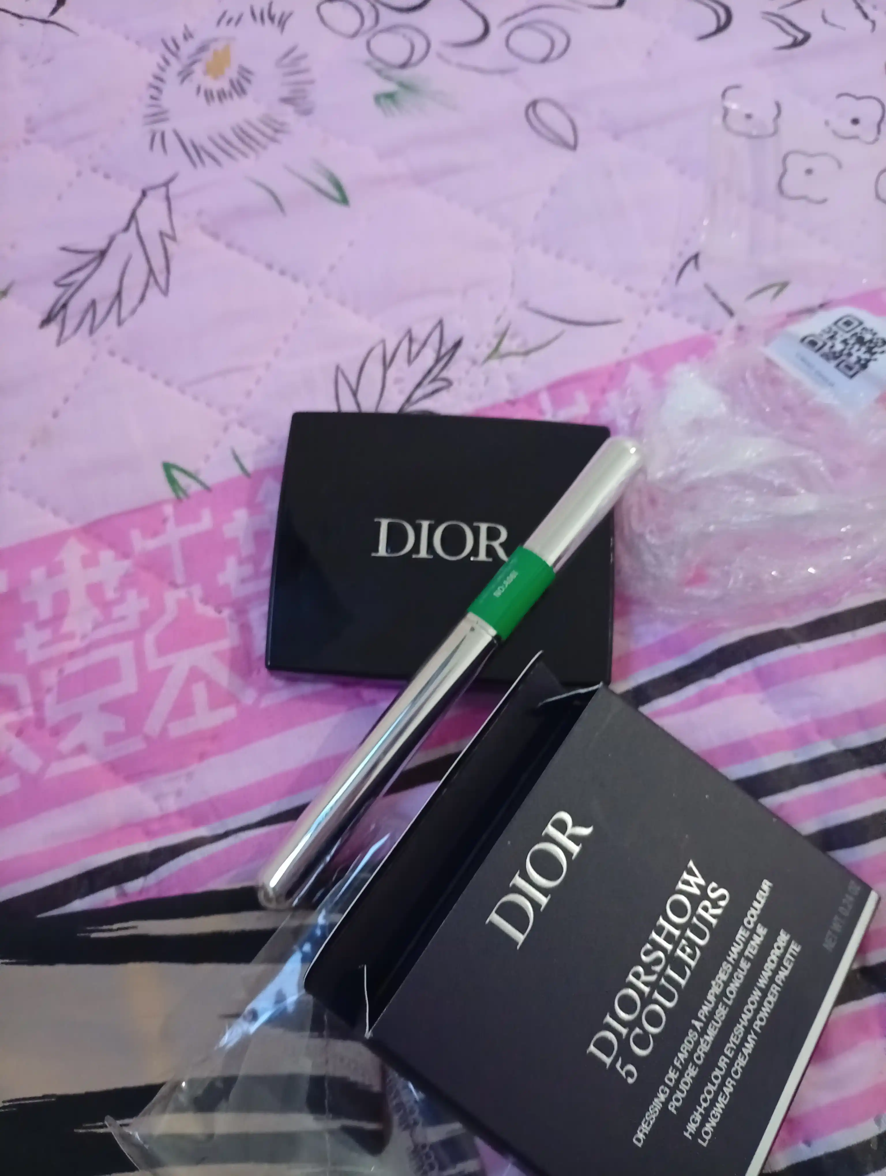 DIOR 5 Rangli Ko‘z va Yonoq teni va sovg'aga padvotka
