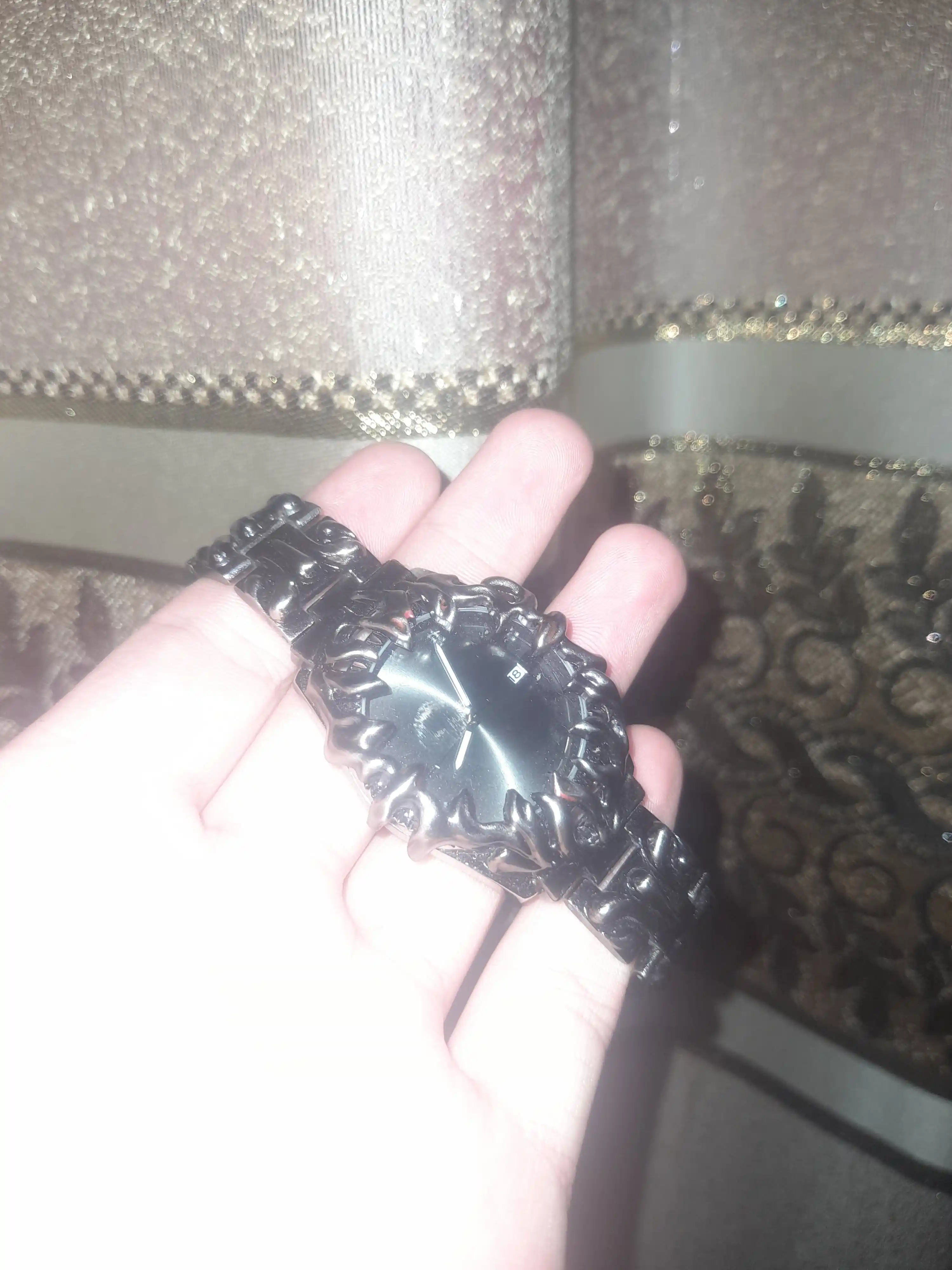 Y2K uslubidagi Alabaster kvars qo'l soati uniseks, metall tasmali