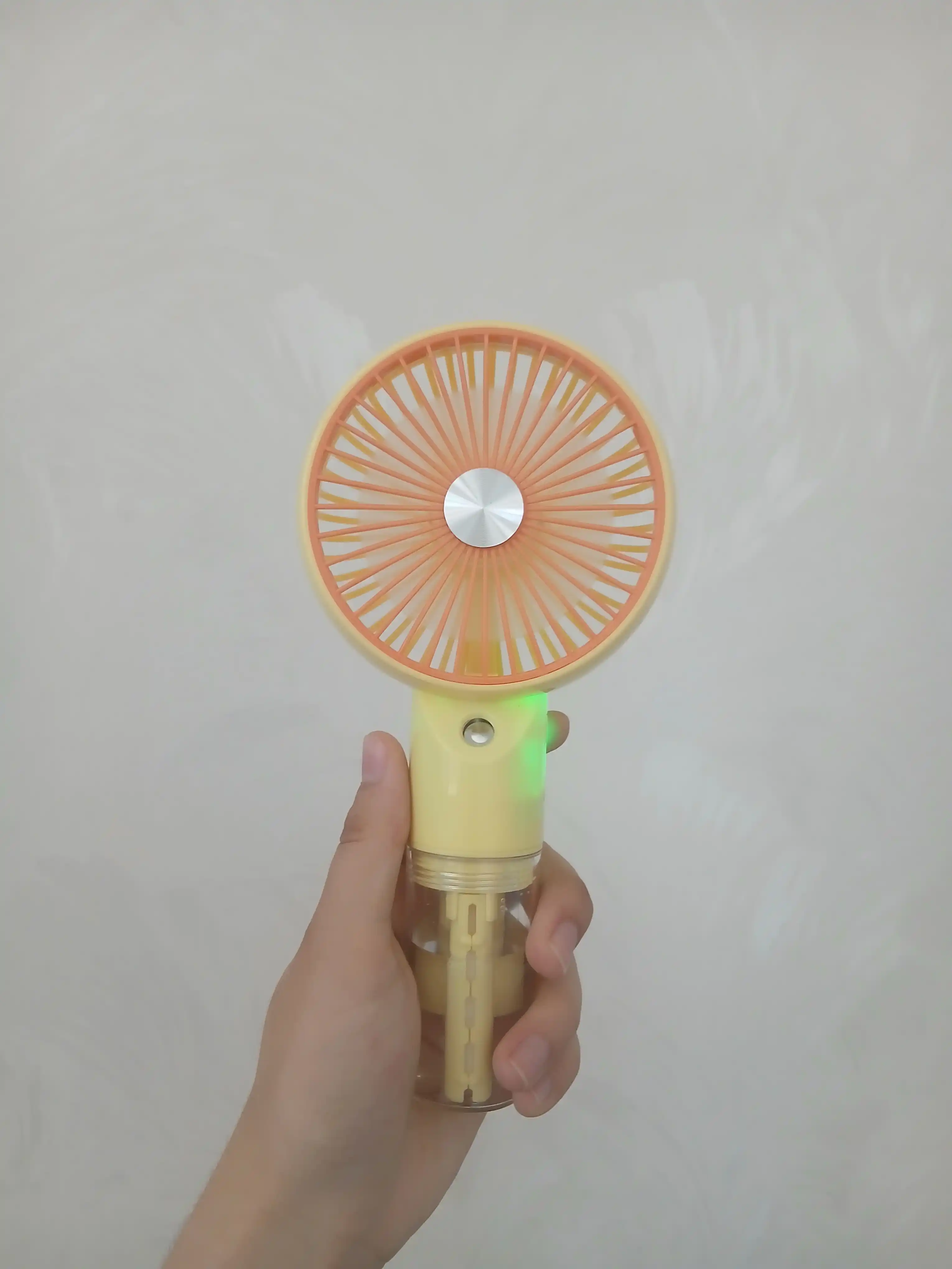 Ko‘chma cho‘ntak ventilyatori, namlagichli mini ventilyator