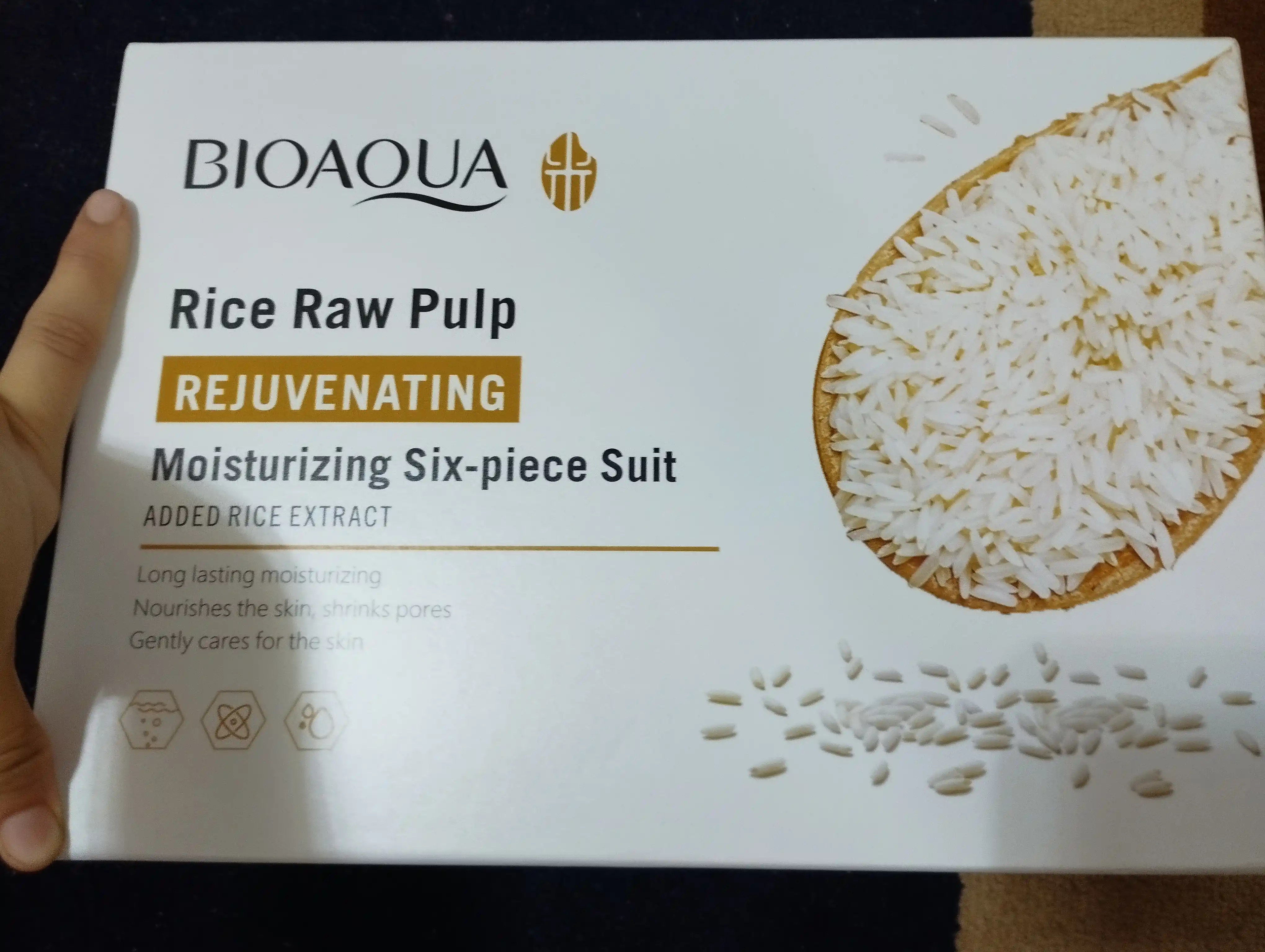 Bioaqua yoshartiruvchi kosmetik to‘plami: guruch ekstrakti atirgul ekstrakti