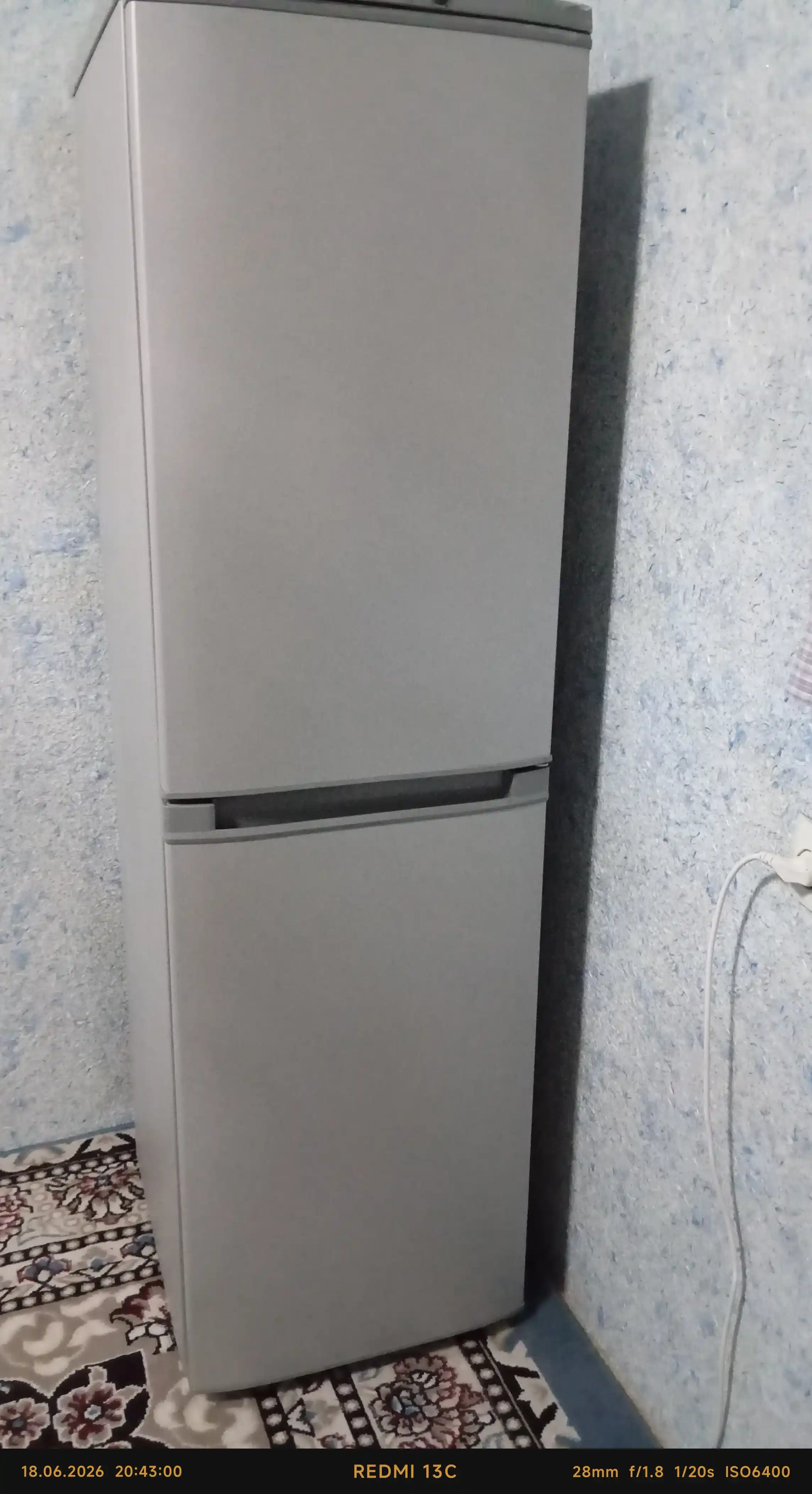 Ikki kamerali muzlatgich Бирюса M420, hajmi 205 litr