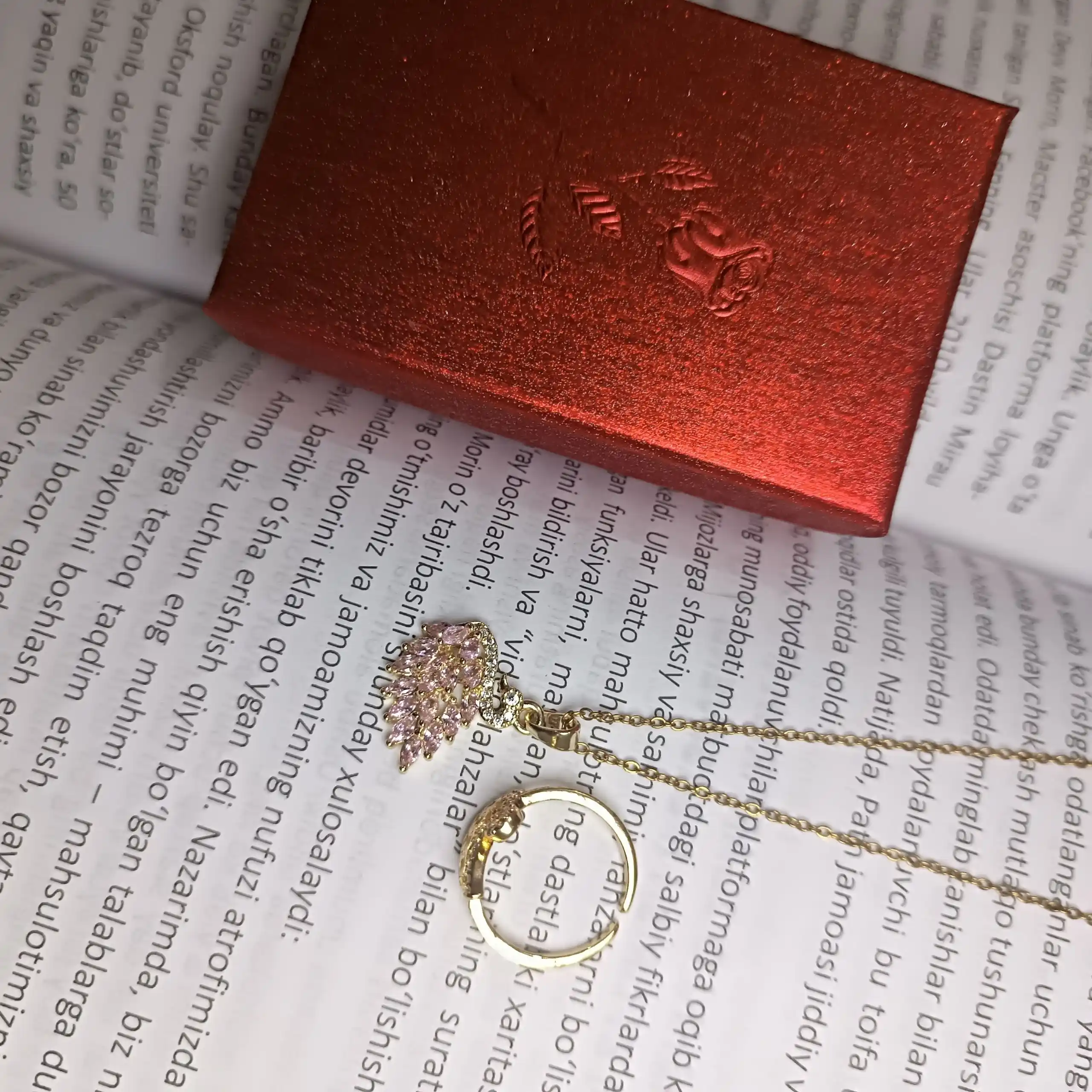 Ayollar va qizlar uchun sovg‘a qutisi bilan Swarovski sovg‘a to‘plami