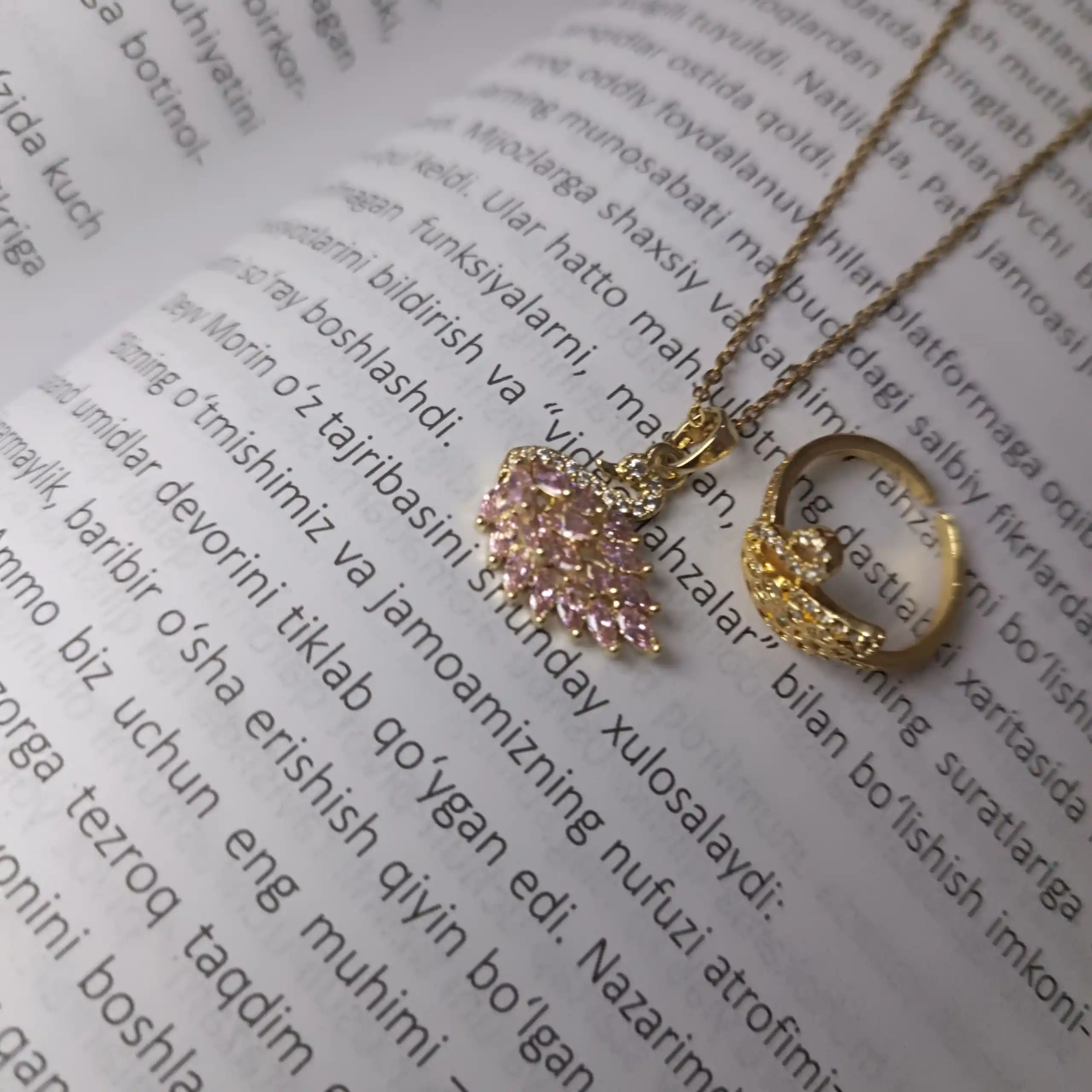 Ayollar va qizlar uchun sovg‘a qutisi bilan Swarovski sovg‘a to‘plami