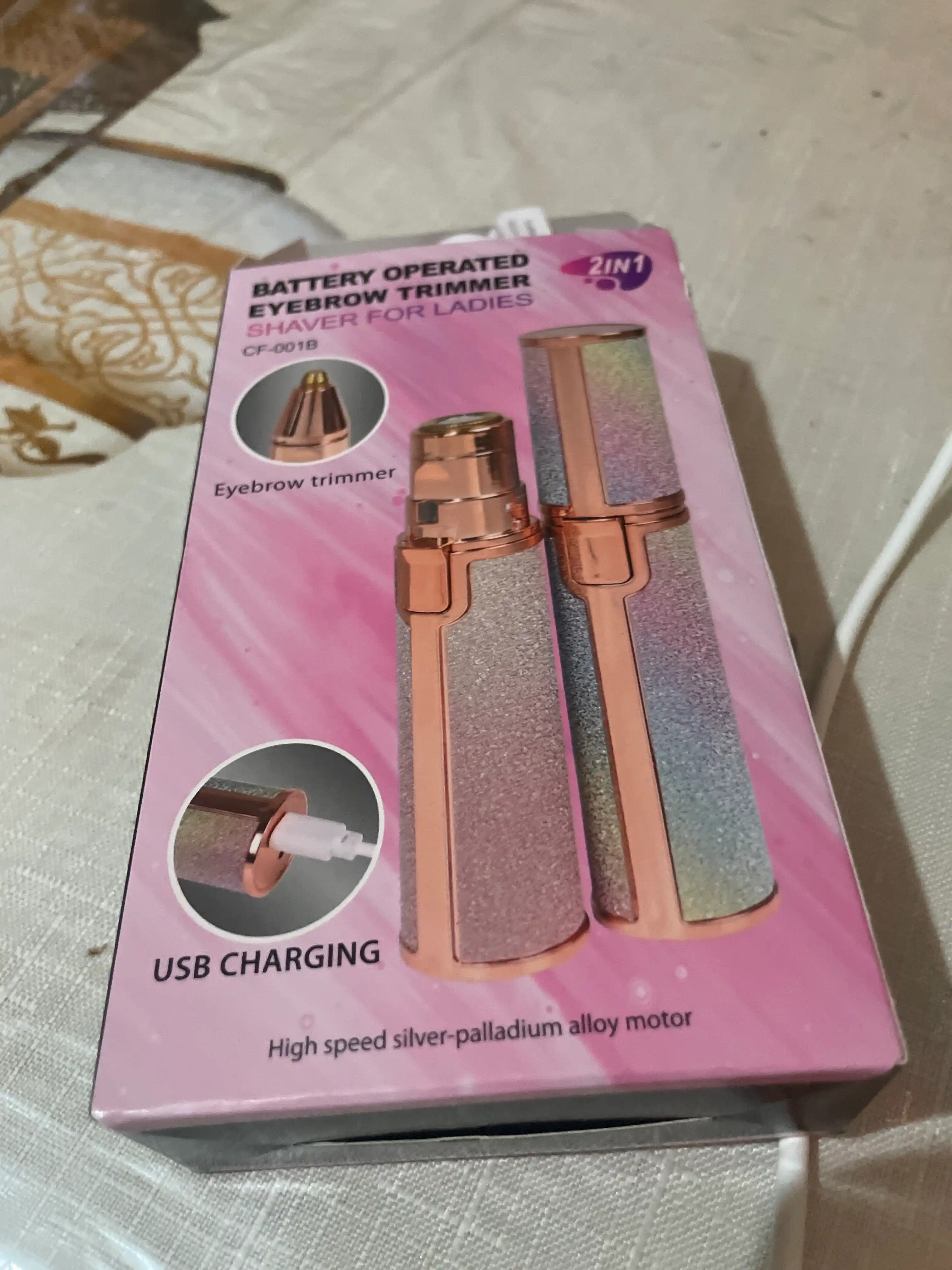 Yuz va tanadagi sochlarni olib tashlash uchun ayollar epilyator