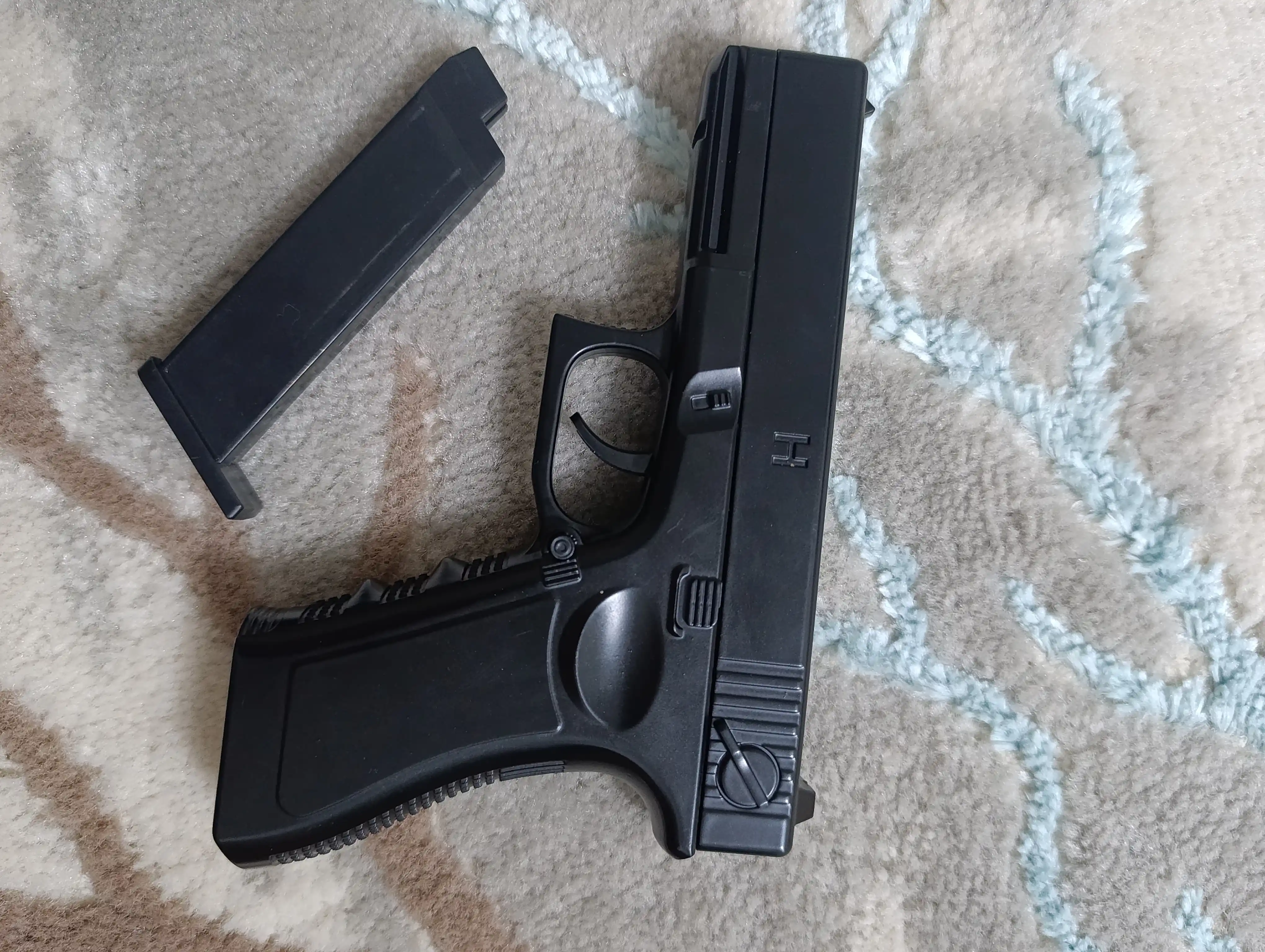 Игрушечный пневматический пистолет Airsoft Gun C15A, 18+, 6 мм BB, черный