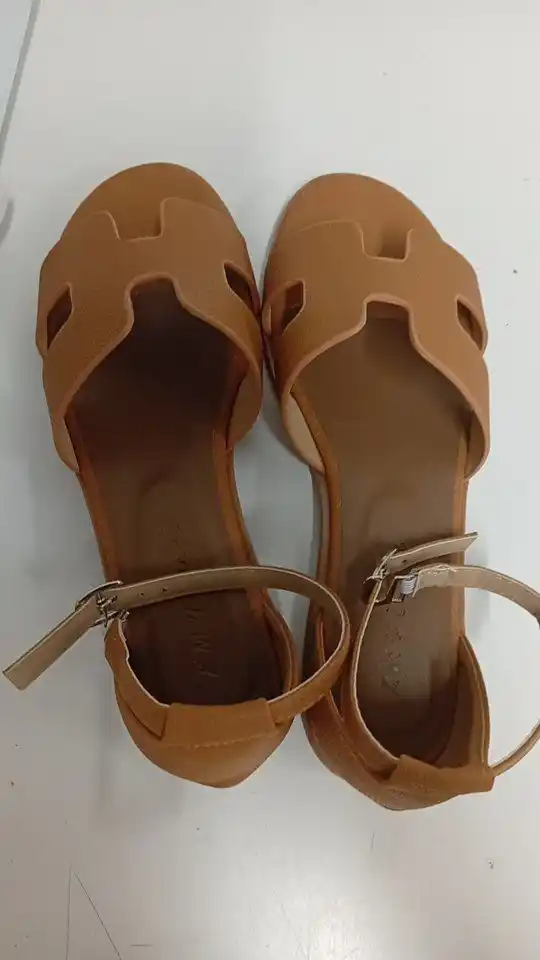 Ayollar uchun yozgi sandalilar — qulay va yengil oyoq kiyim