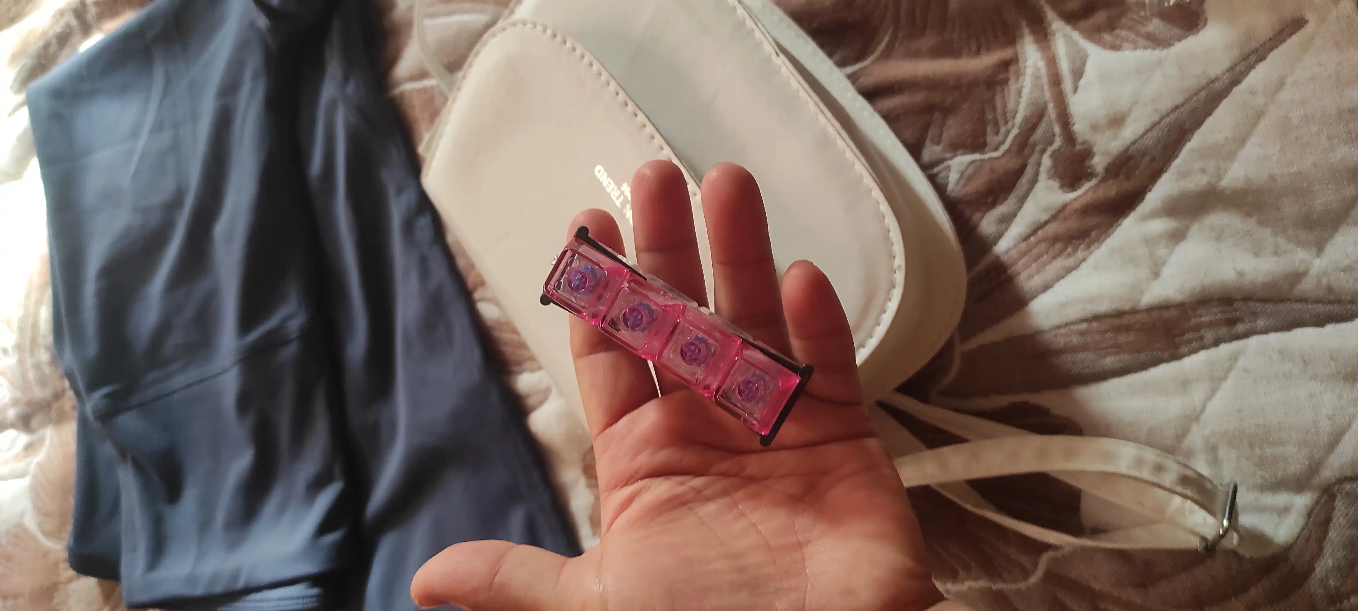 Stressga qarshi mini klaviatura tugmachalarini stressni yengillashtirish uchun o'yinchoq