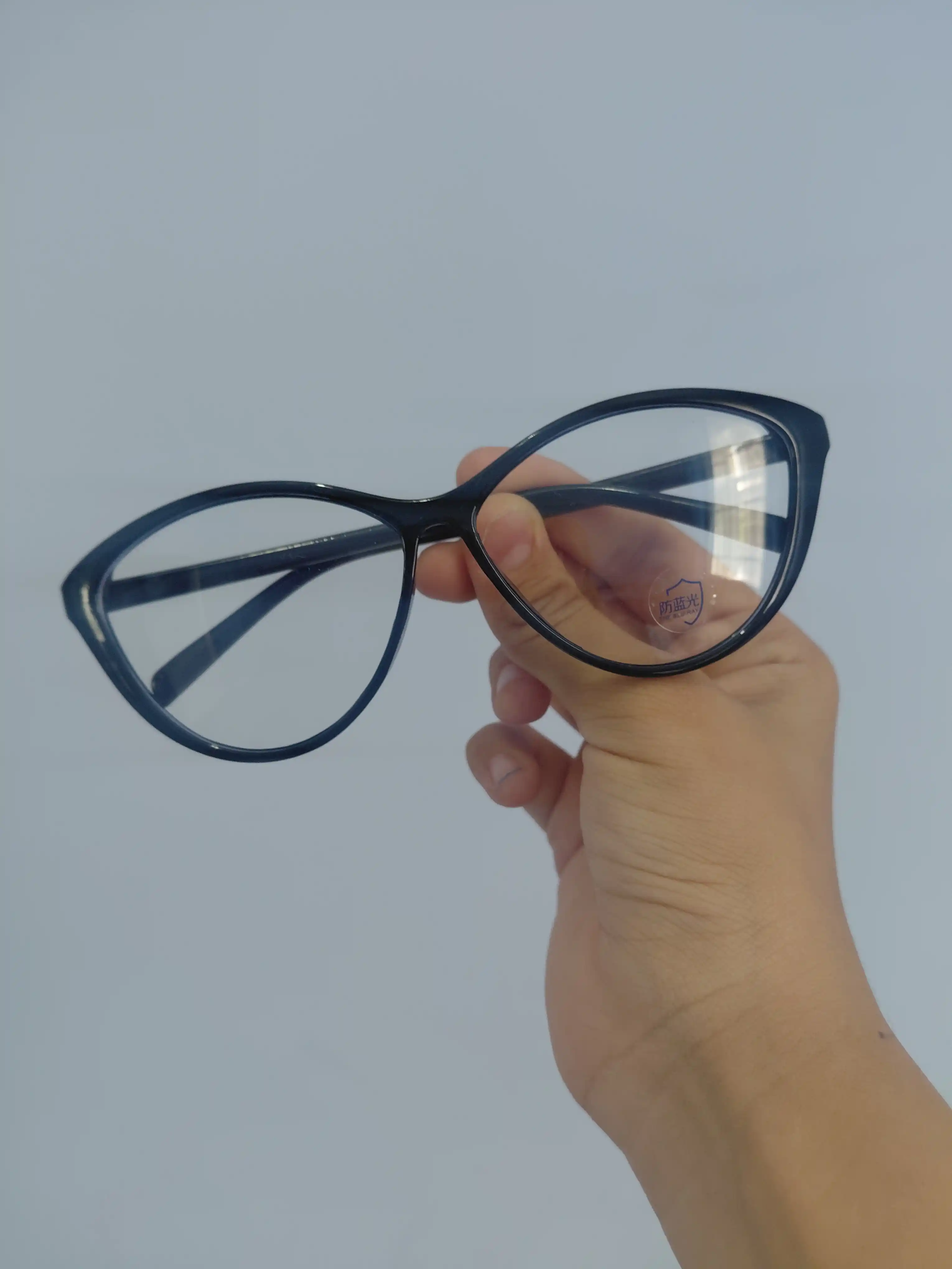 Moviy nurdan himoyalangan ayollar moda ko'zoynaklari
