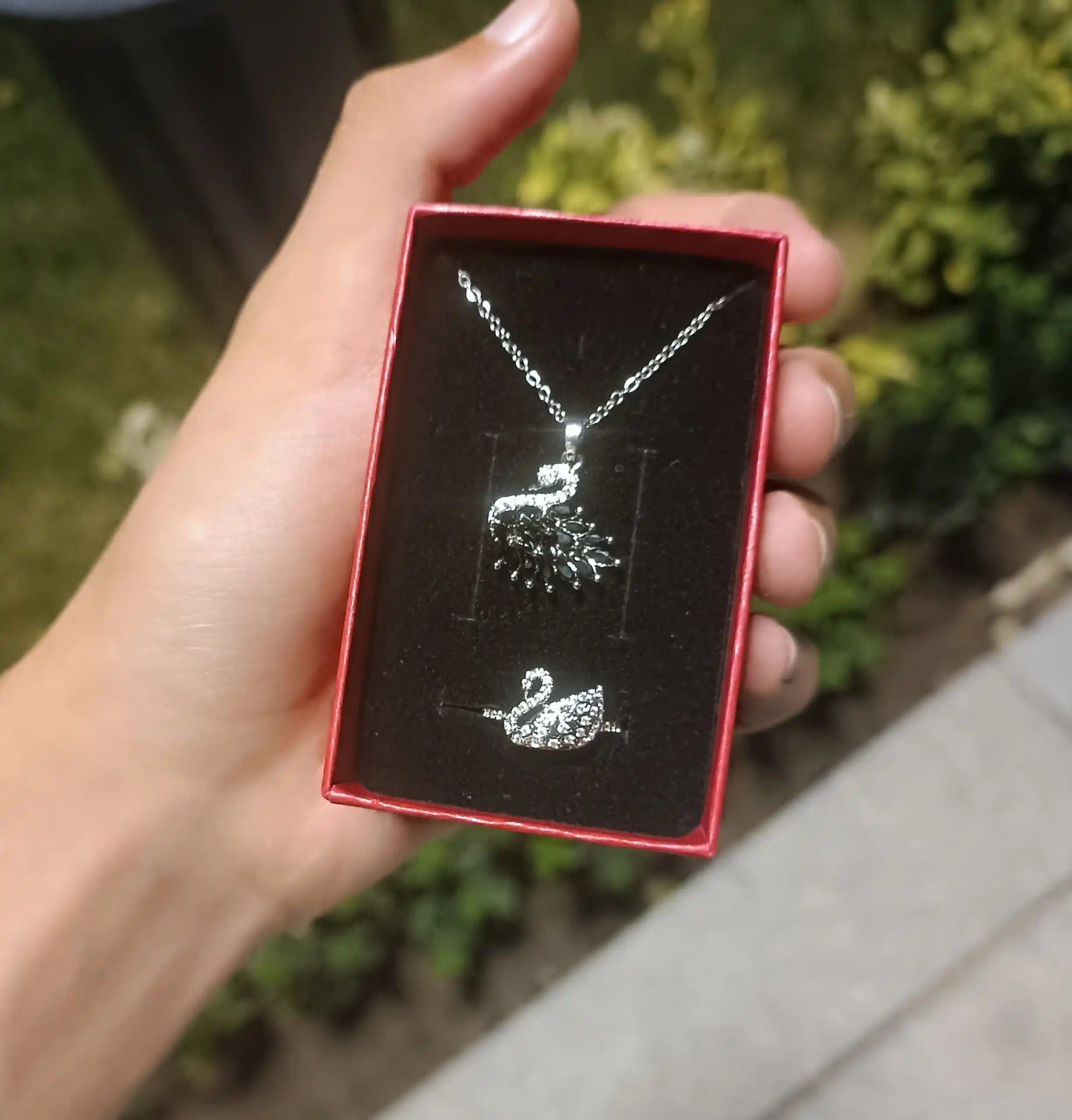 Ayollar va qizlar uchun sovg‘a qutisi bilan Swarovski sovg‘a to‘plami