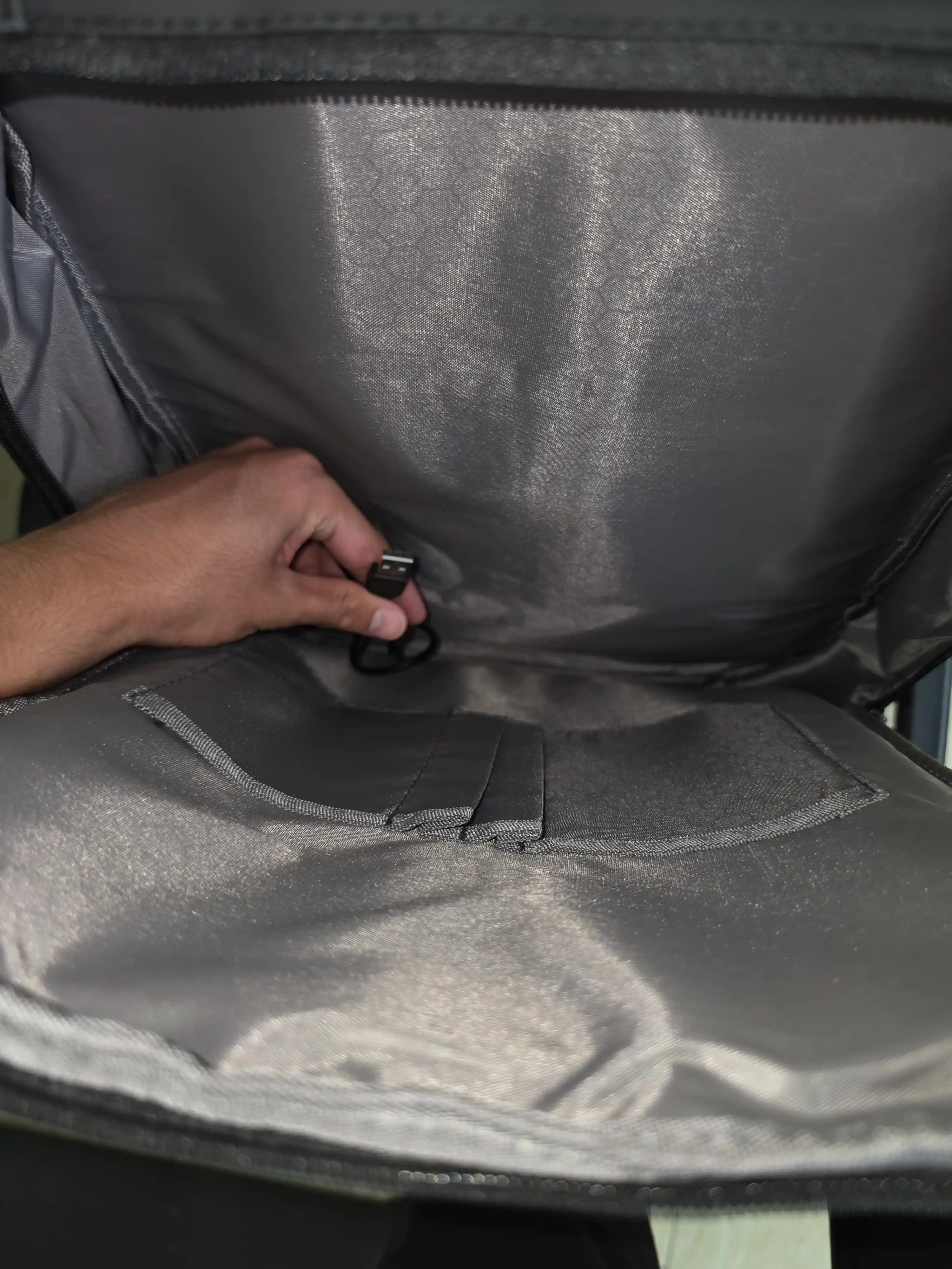 Erkaklar uchun suv o‘tkazmaydigan noutbuk va USB sumkasi, maktab uchun