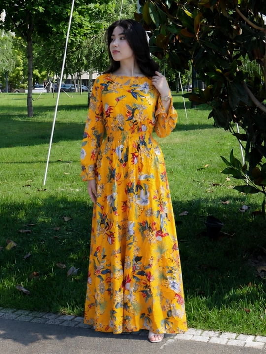 Ayollar uchun uzun yozgi ko‘ylak, bel qismi rezinkali va U shakldagi yoqali model