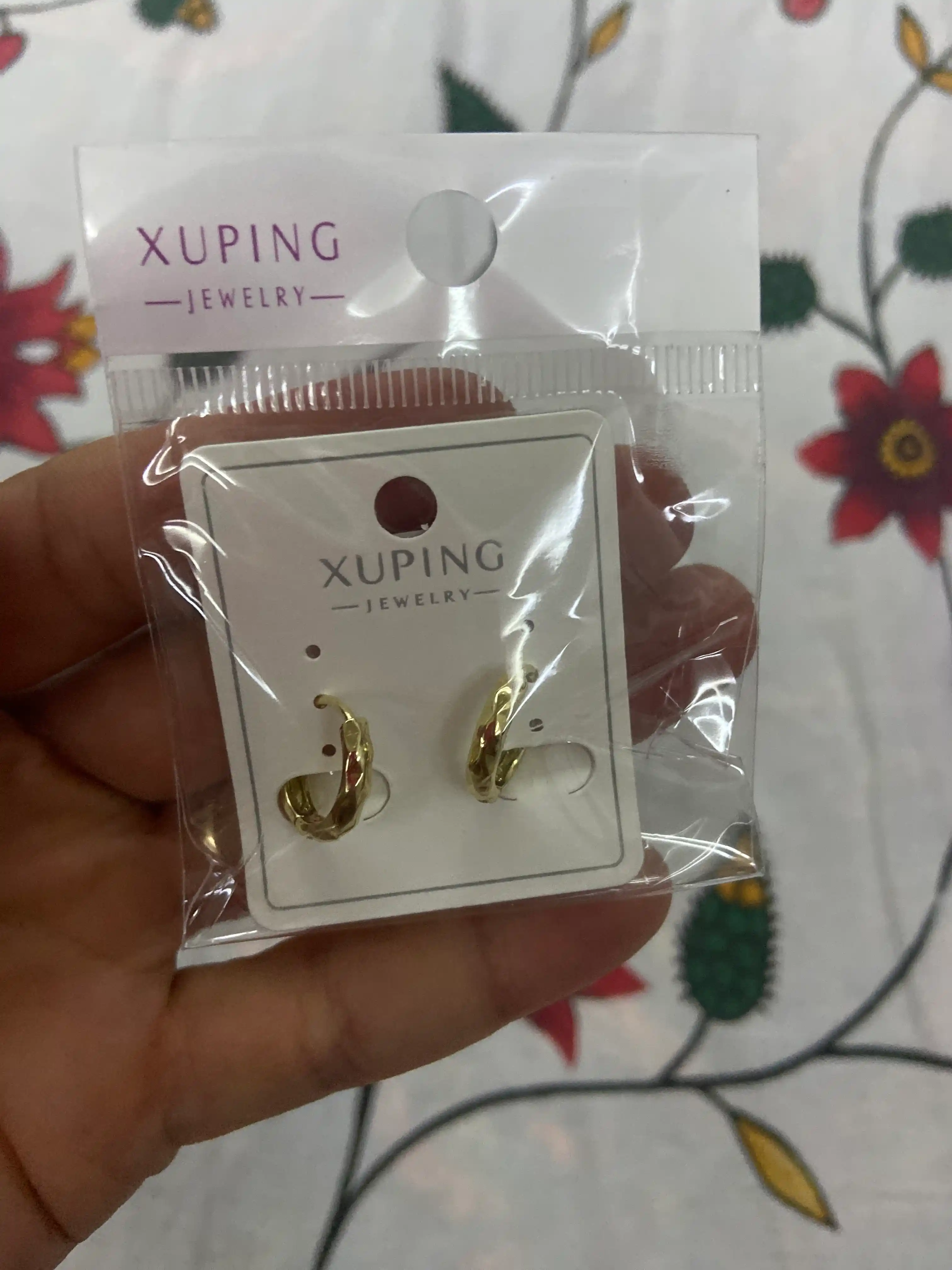 Xuping tibbiy po‘latdan yasalgan, gipoallergen, oltin rangli halqa-sirg‘alar