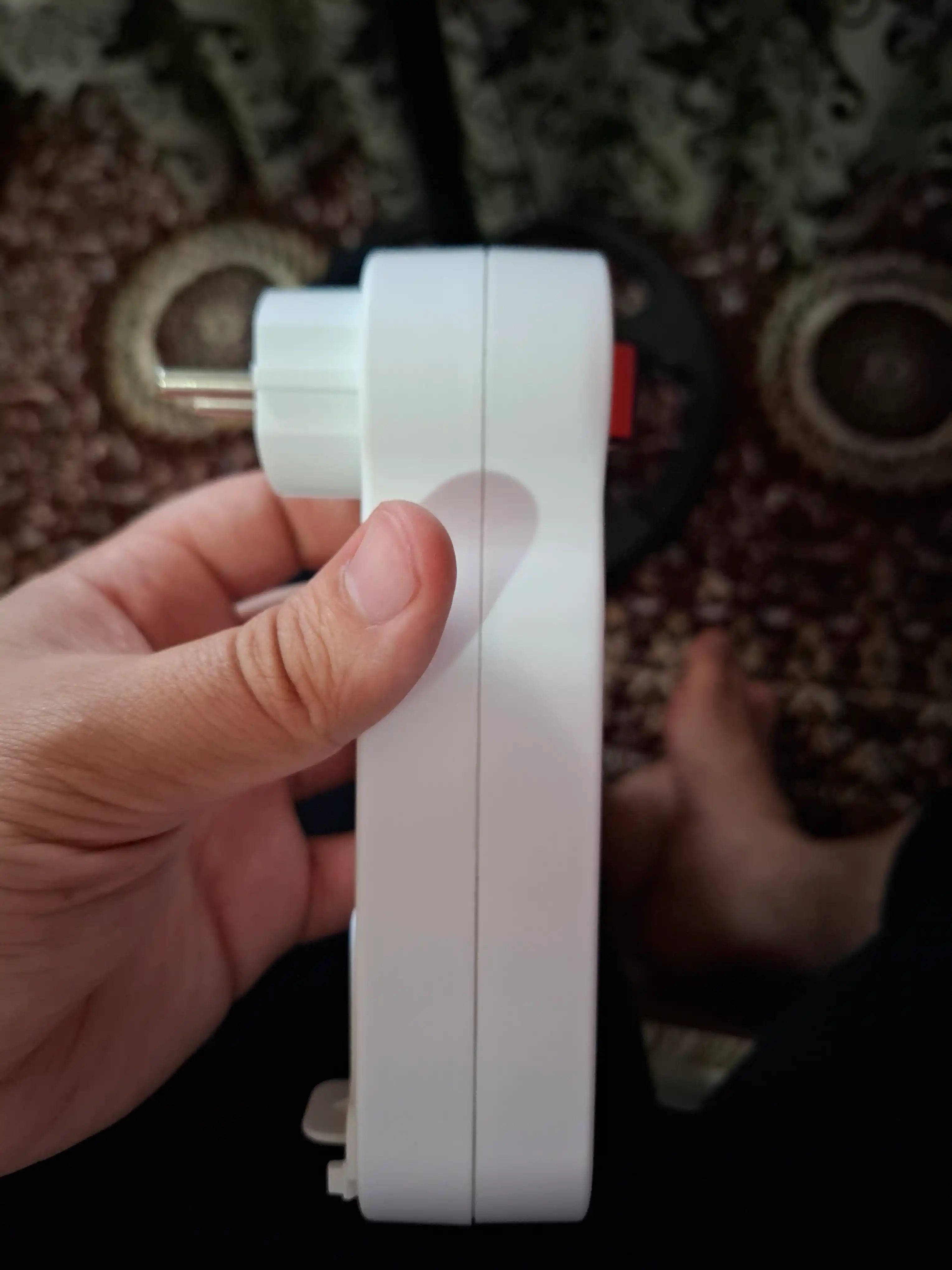Oq rangli, qurilmalar uchun 3 ta kirishga ega troynik, Yevro kirish va chiqish