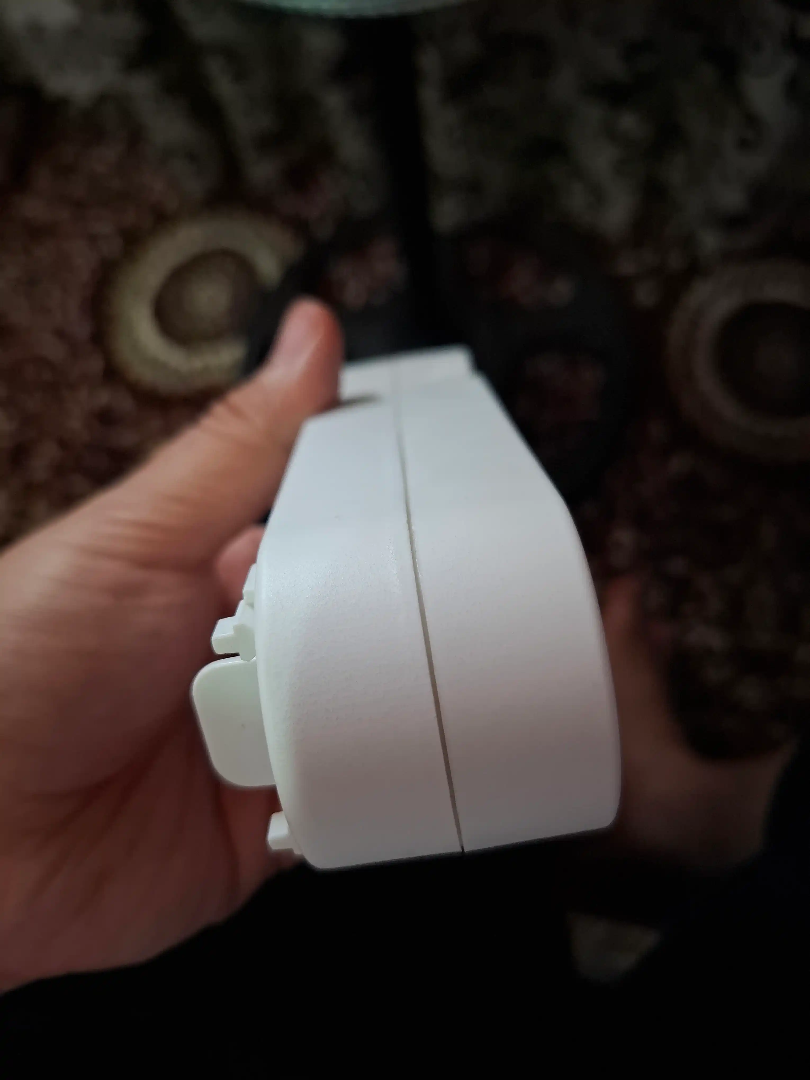 Oq rangli, qurilmalar uchun 3 ta kirishga ega troynik, Yevro kirish va chiqish