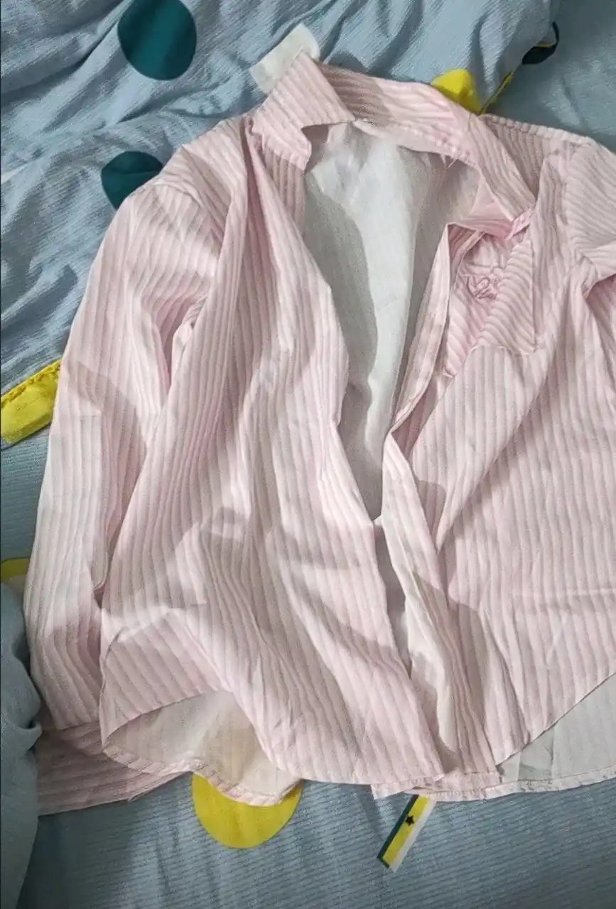Ayollar chiziqli ko'ylagi, zamonaviy va elegant
