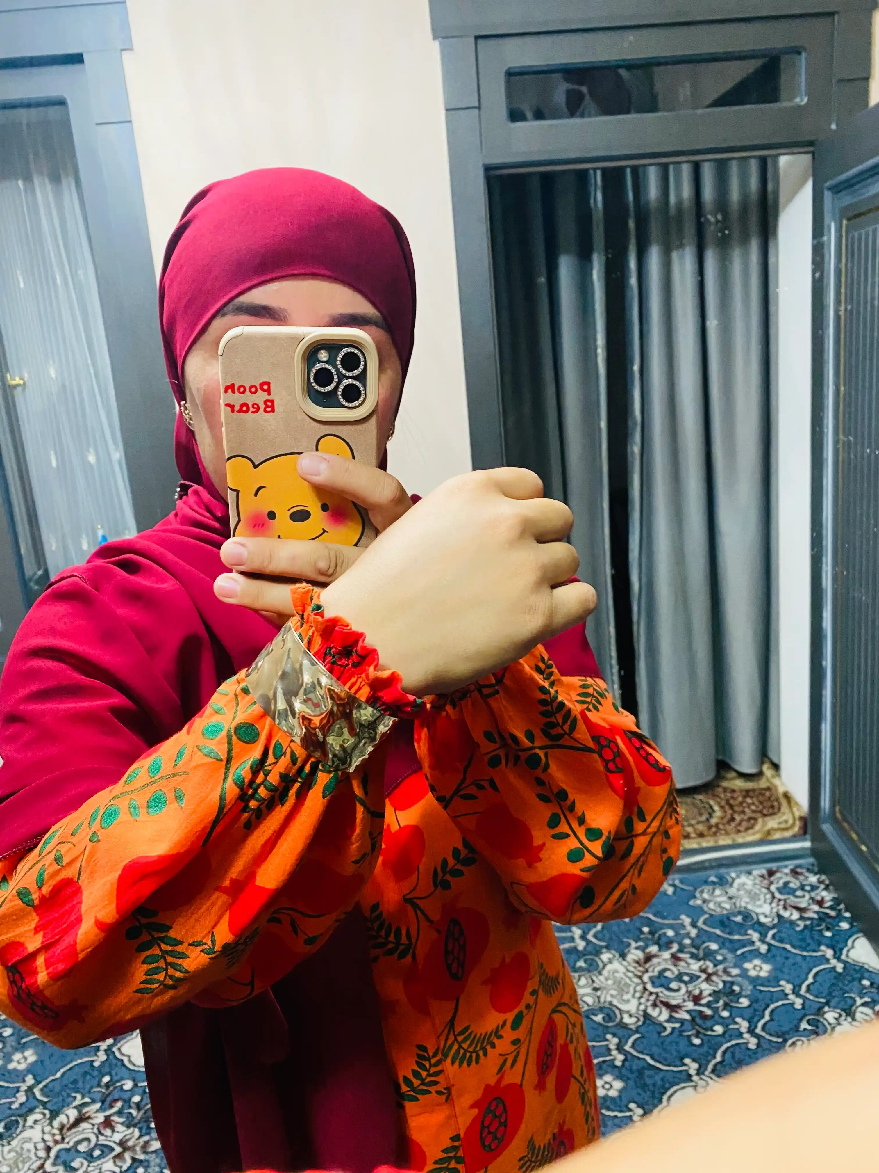 Keng, ko‘p qatlamli, ayollar manjet bilaguzugi, gulli