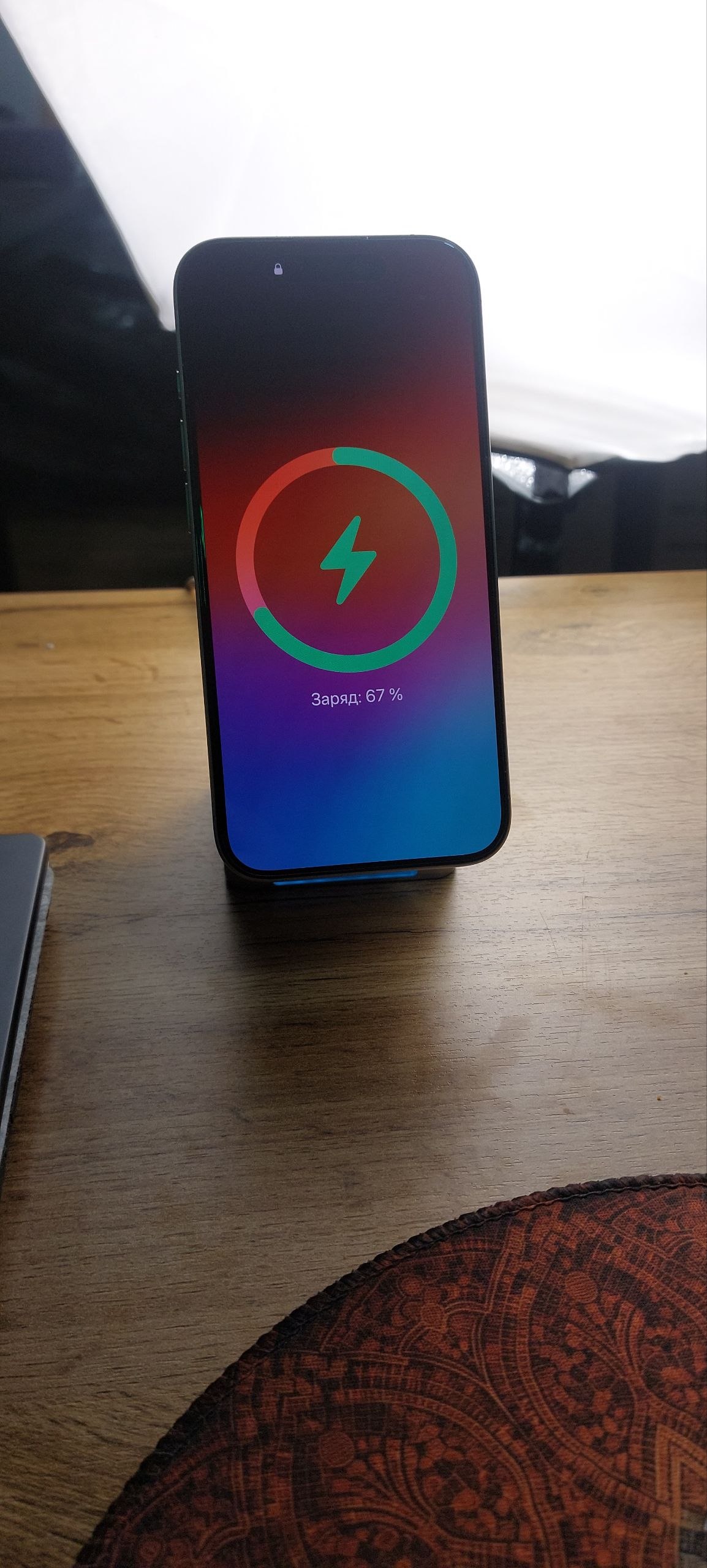 Simsiz quvvatlagich stansiyasi 3 tasi 1 da telefon uchun