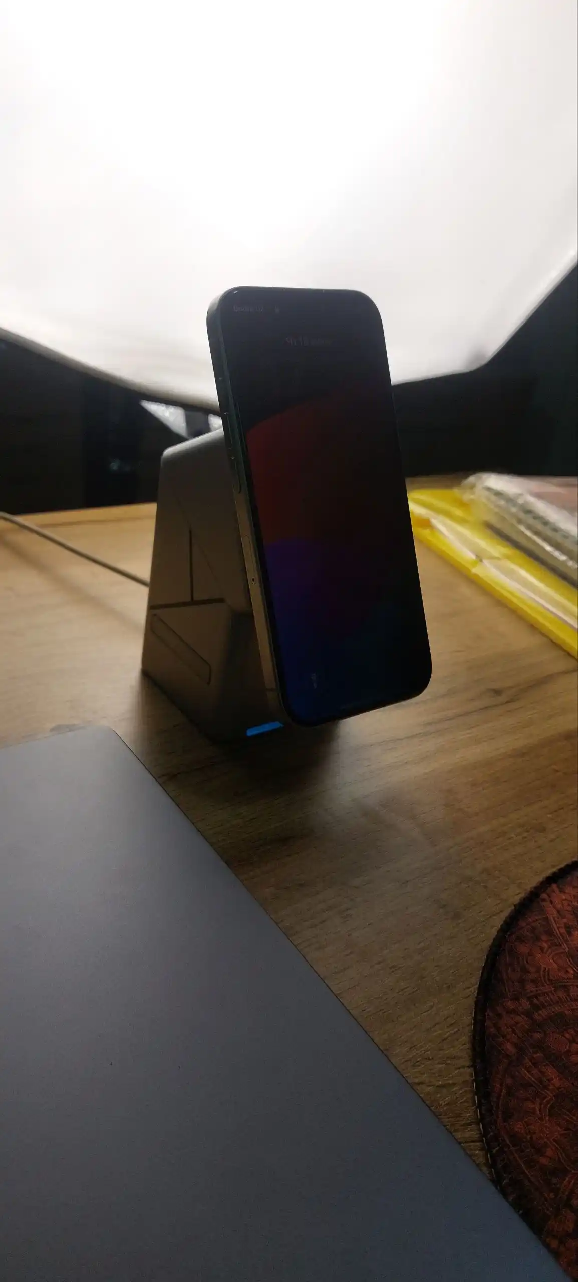 Simsiz quvvatlagich stansiyasi 3 tasi 1 da telefon uchun