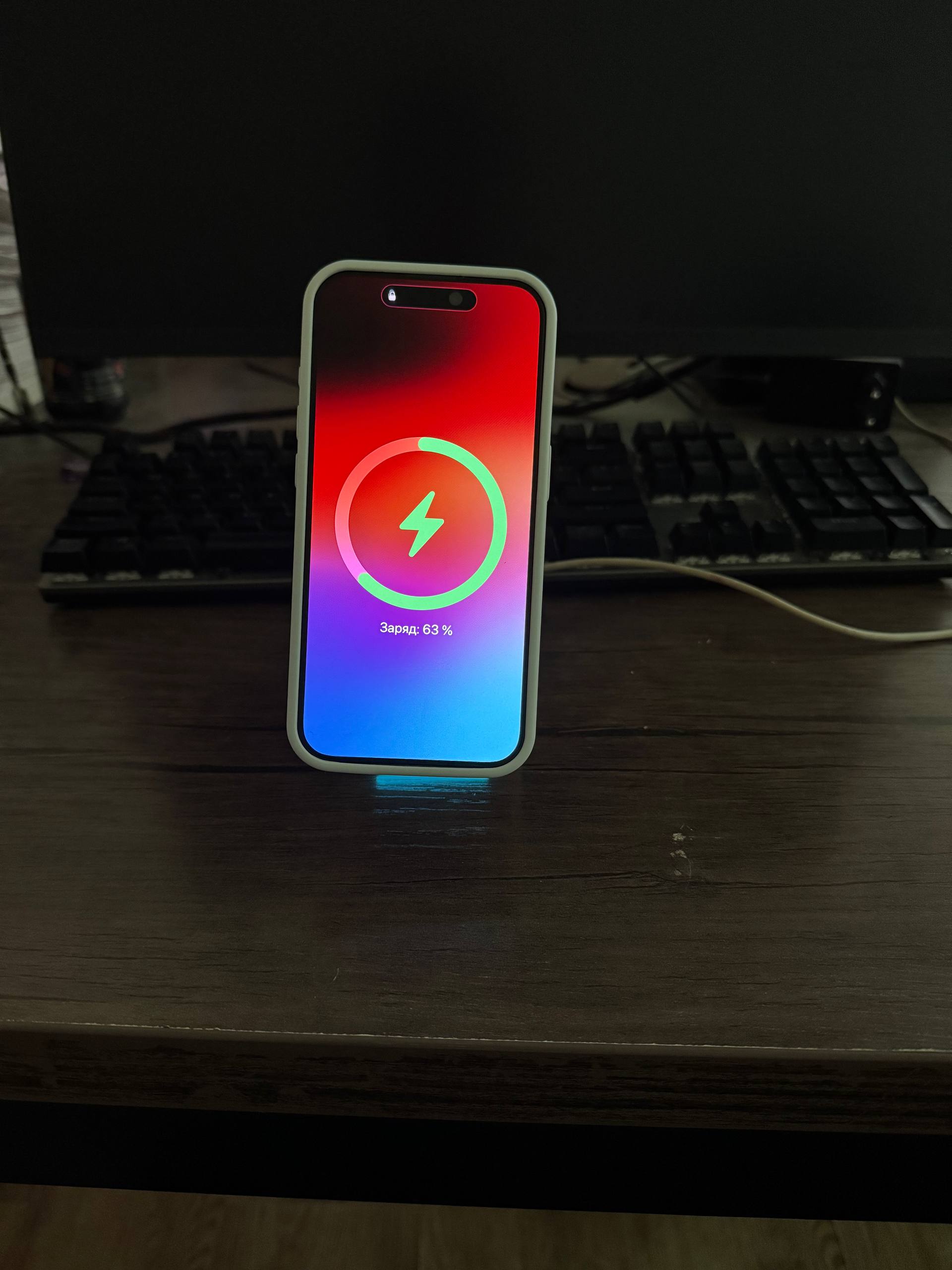 Simsiz quvvatlagich stansiyasi 3 tasi 1 da telefon uchun