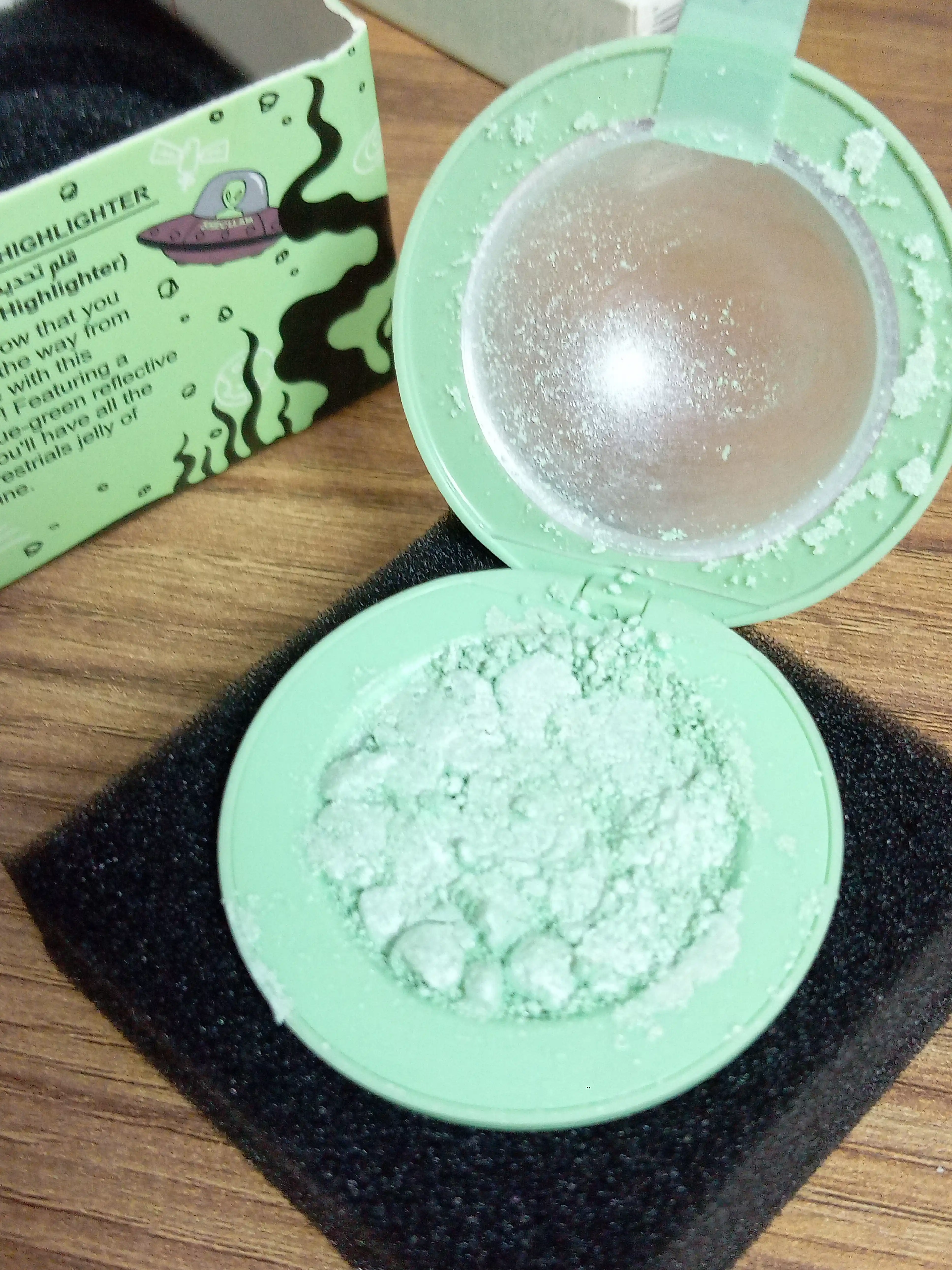 SHEGLAM Lunar Glow Highlighter kosmik haylayterlar to'plami (4 ta rang) / illyuminayzer
