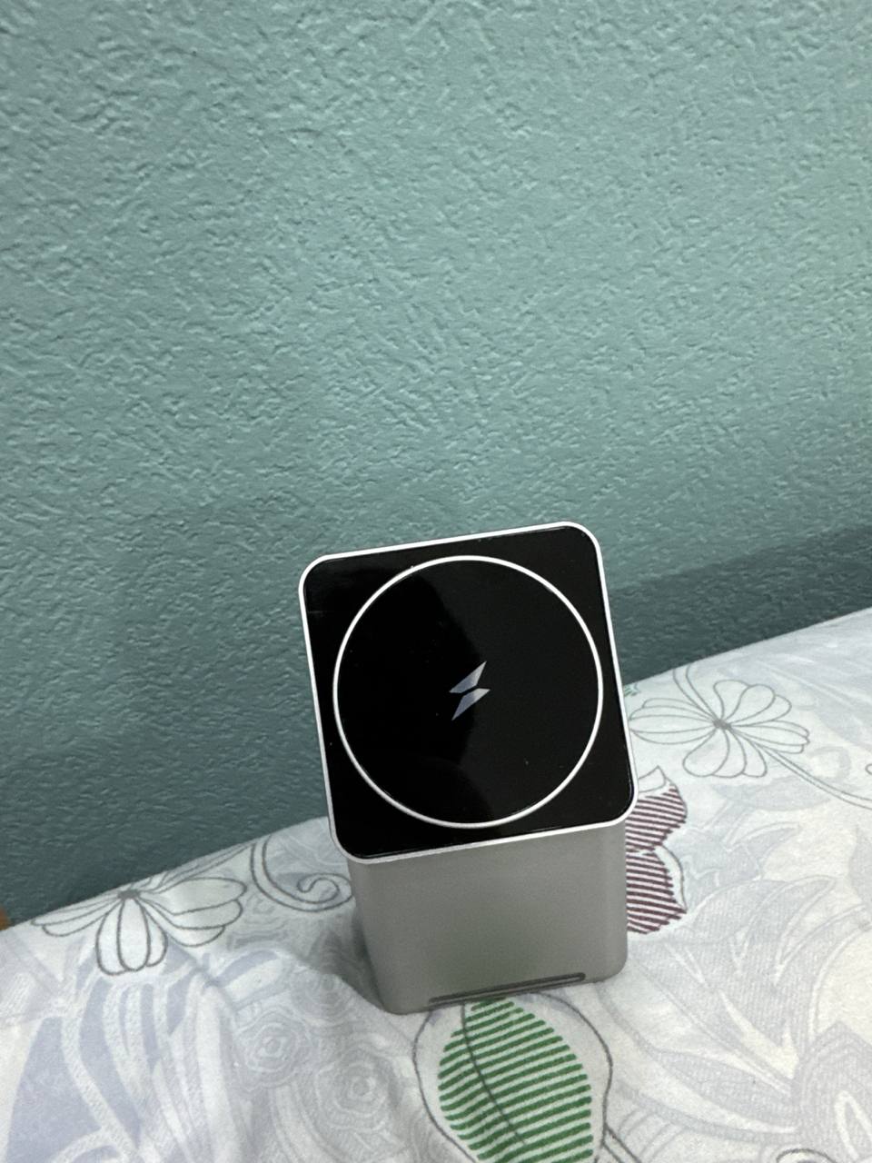 Simsiz quvvatlagich stansiyasi 3 tasi 1 da telefon uchun