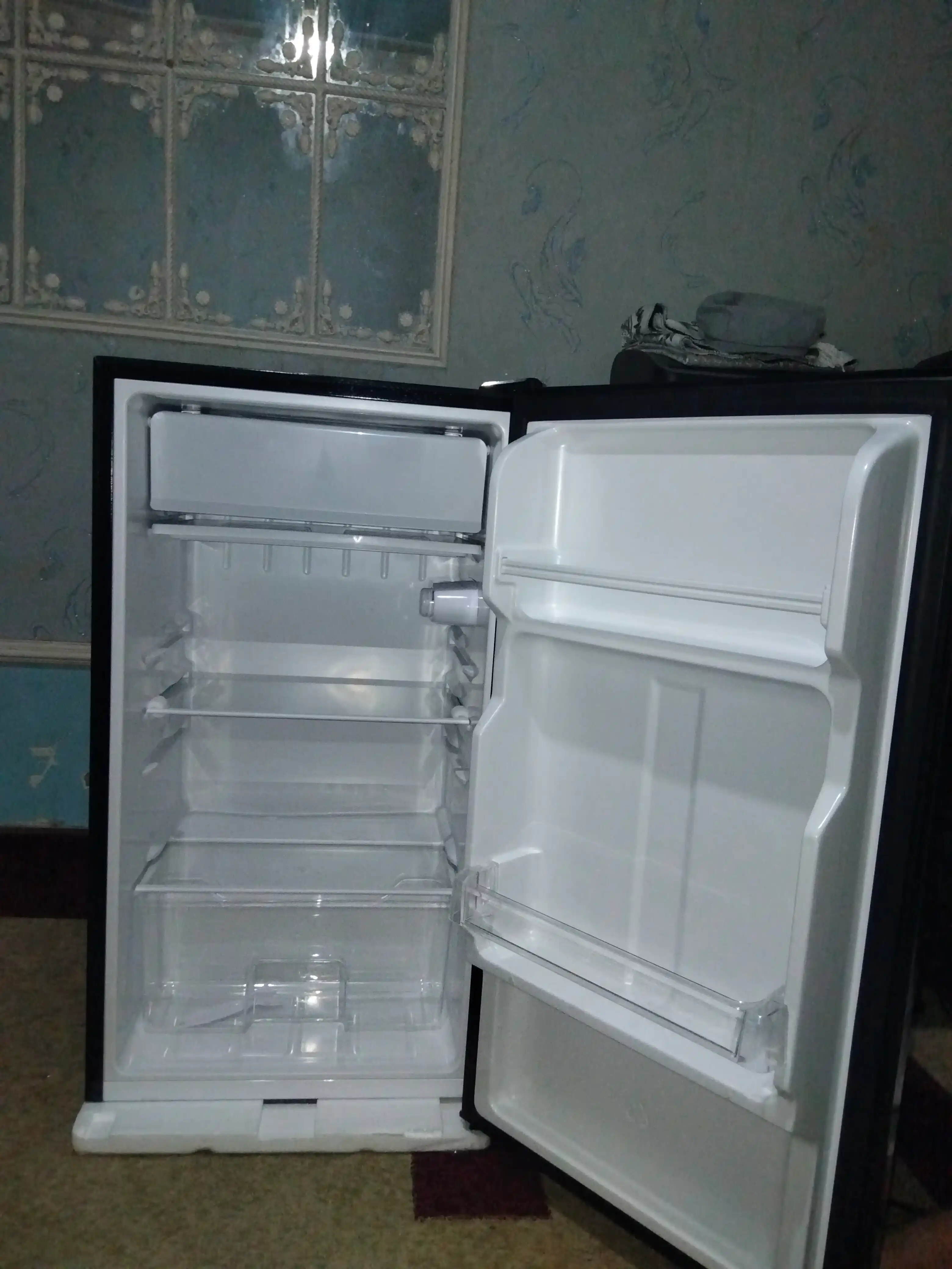 Мини холодильник AIWA BC-90E 90 л, класс, низкий уровень шума, компактный холодильник