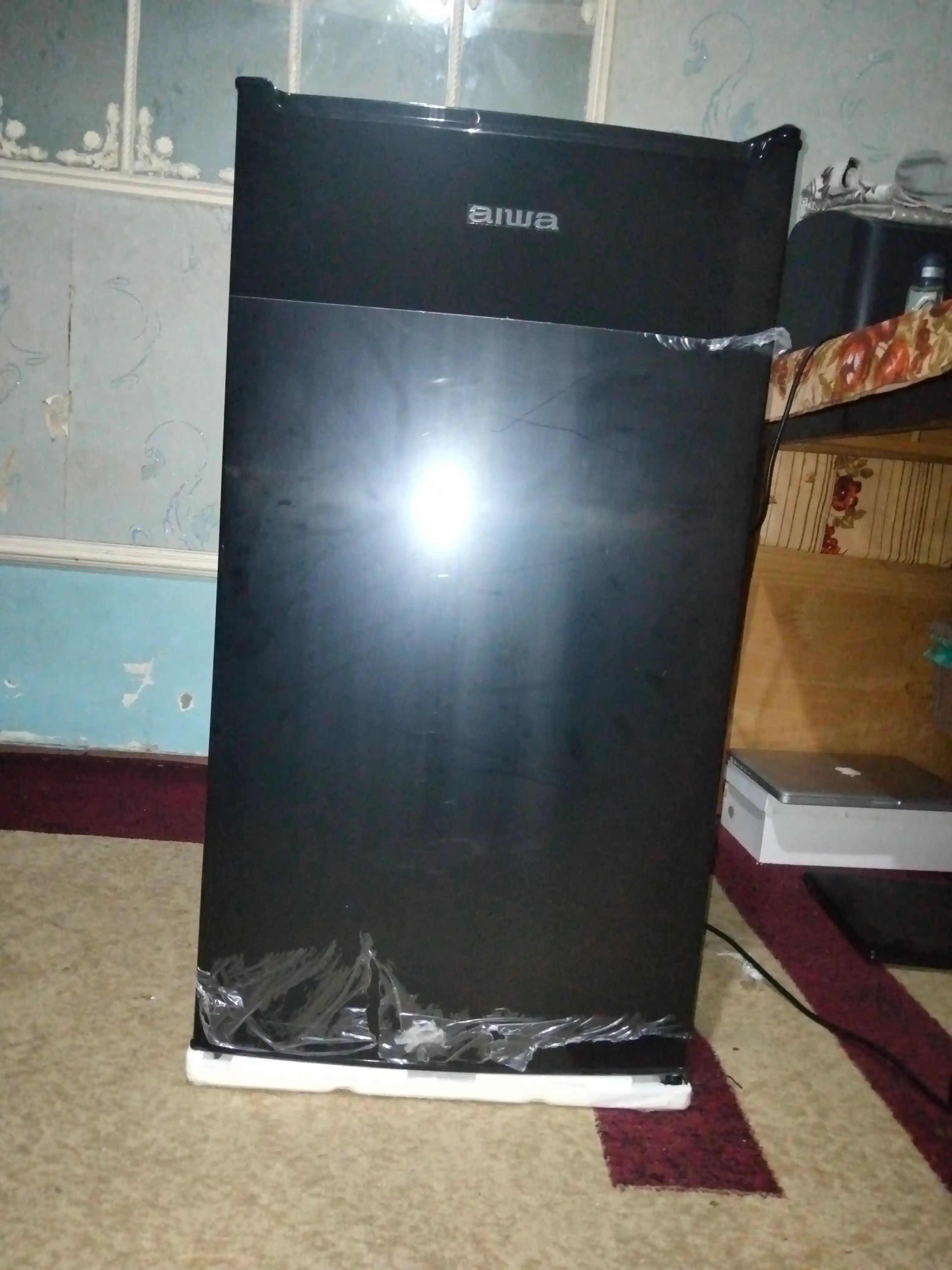 Мини холодильник AIWA BC-90E 90 л, класс, низкий уровень шума, компактный холодильник
