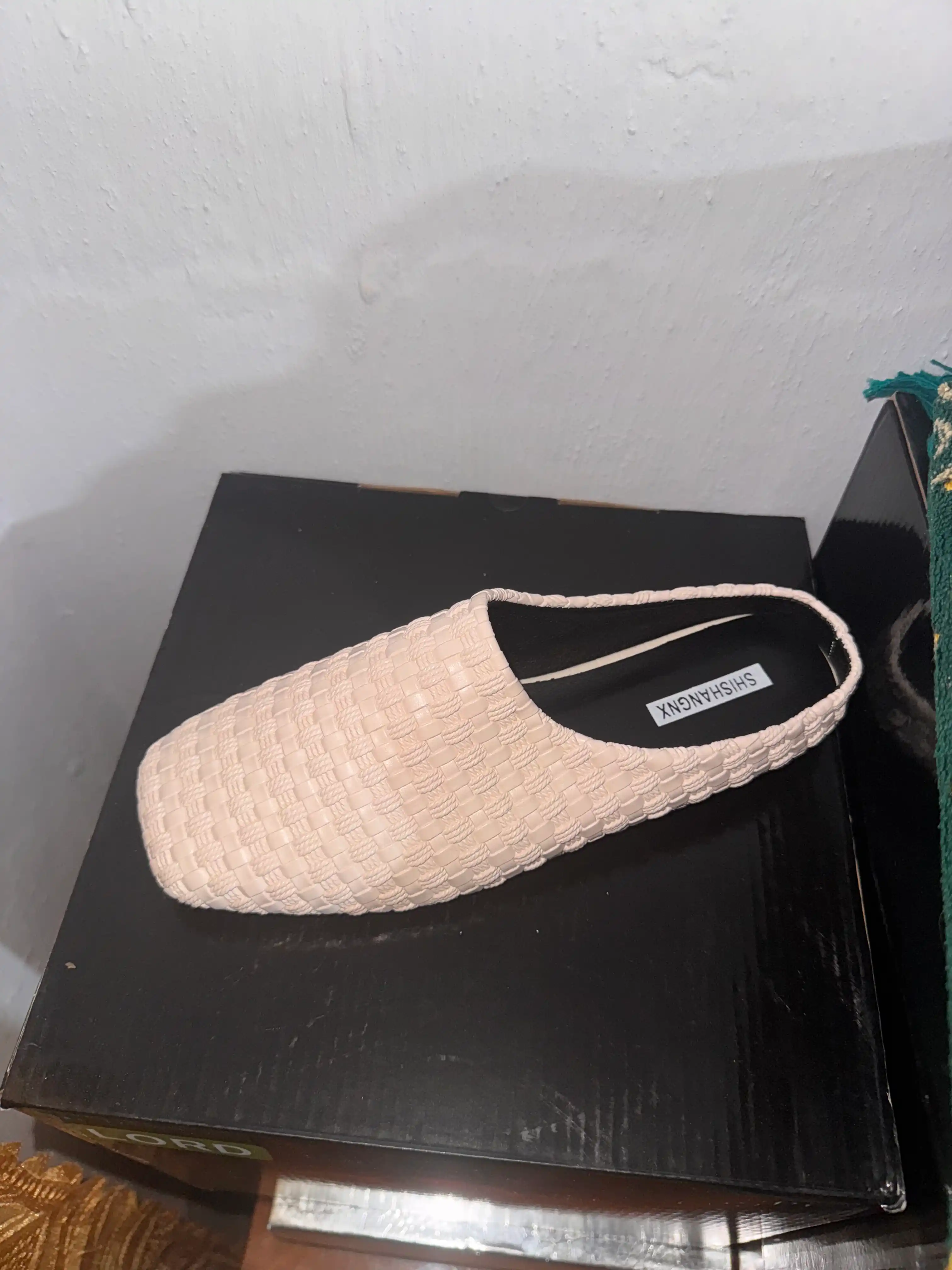 Ayollar uchun to‘rli myuli, ko‘cha va ofis uchun yozgi shippaklar