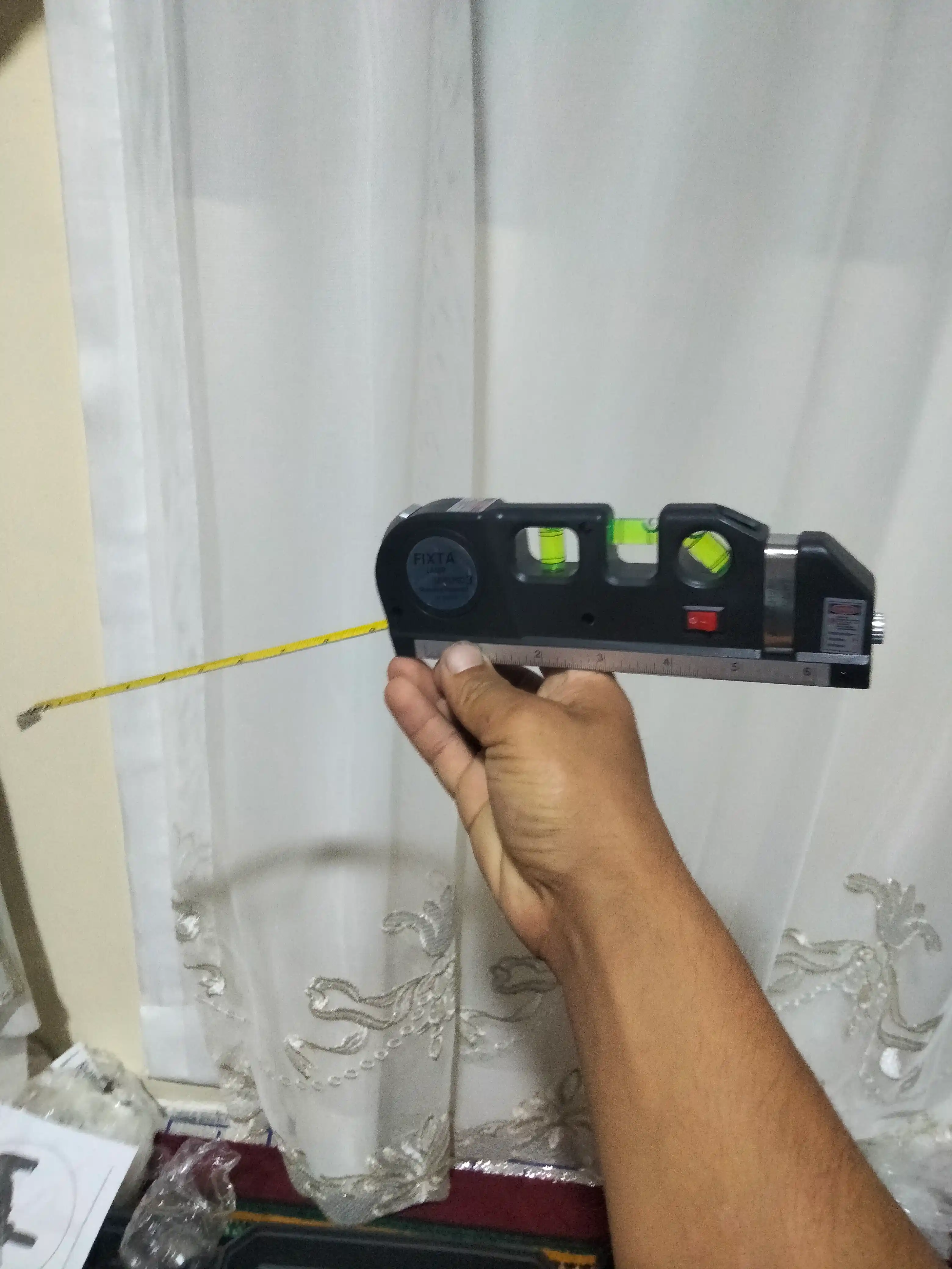 Ko'p funksiyali qurilish lazer darajasi, chizg'ich va 2,5 m lenta bilan, nivelir