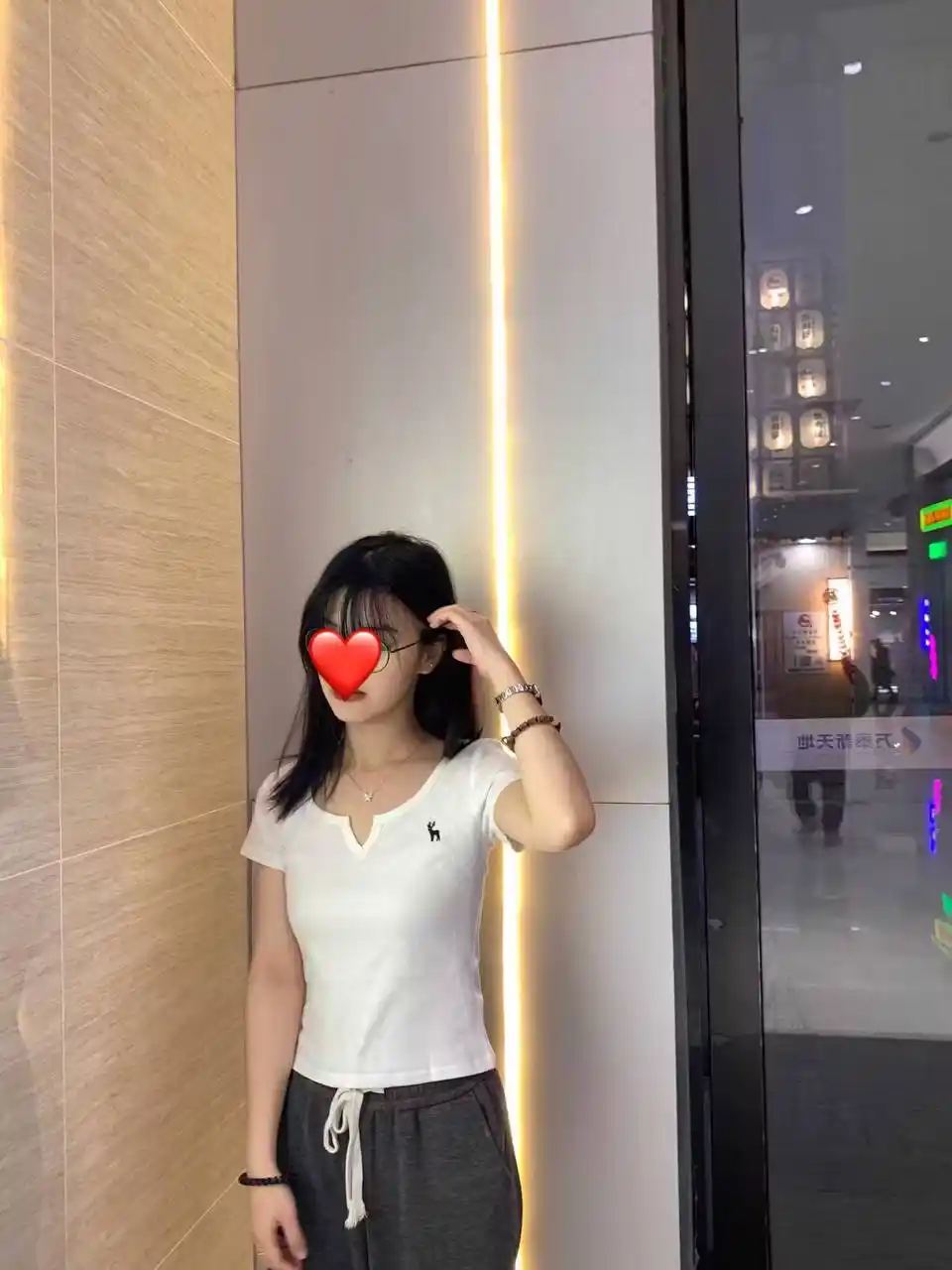 Ayollar futbolkasi