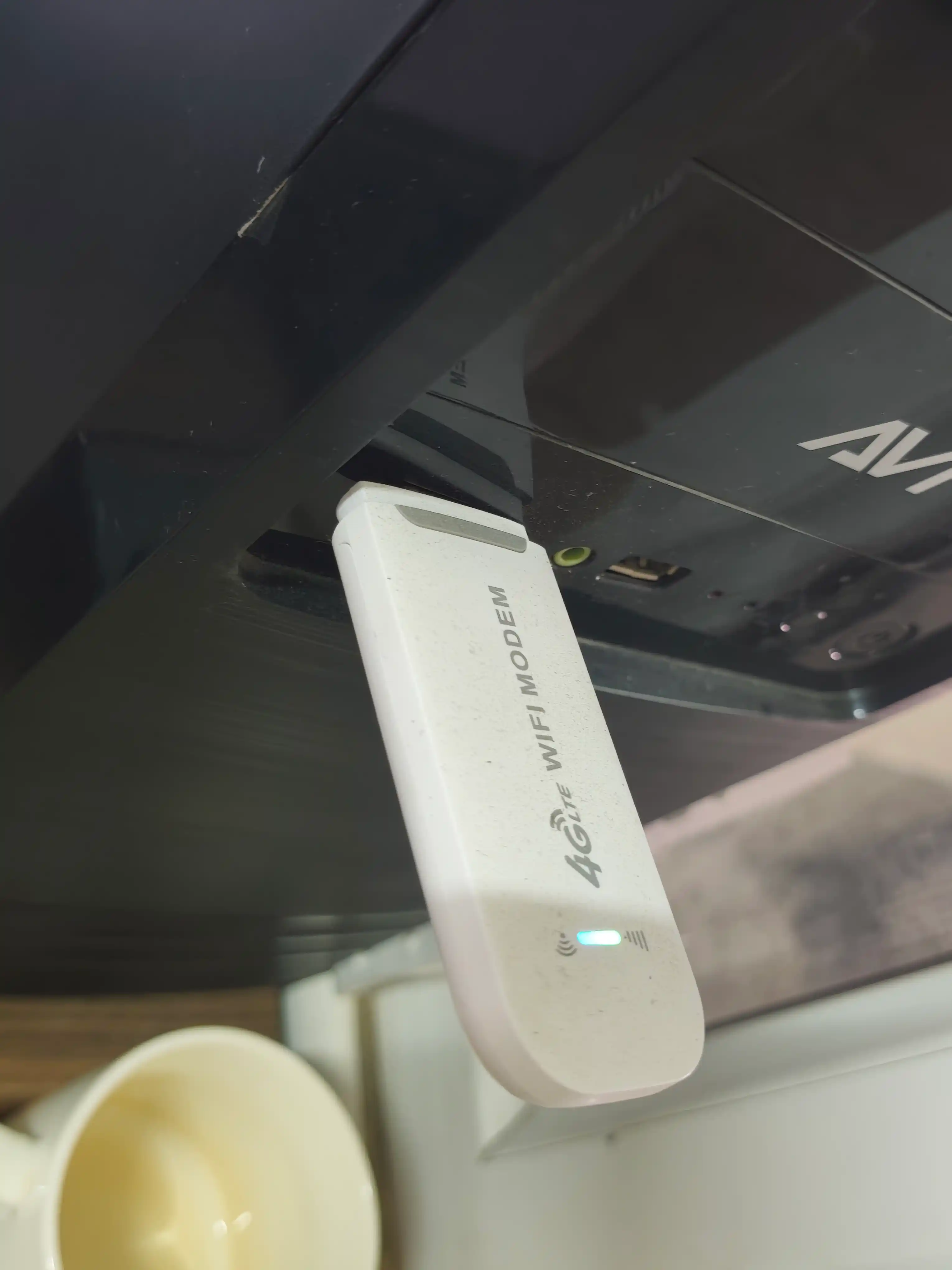 4G USB Modem, WiFi ulanish nuqtasi bilan, sim kartali ishlaydi