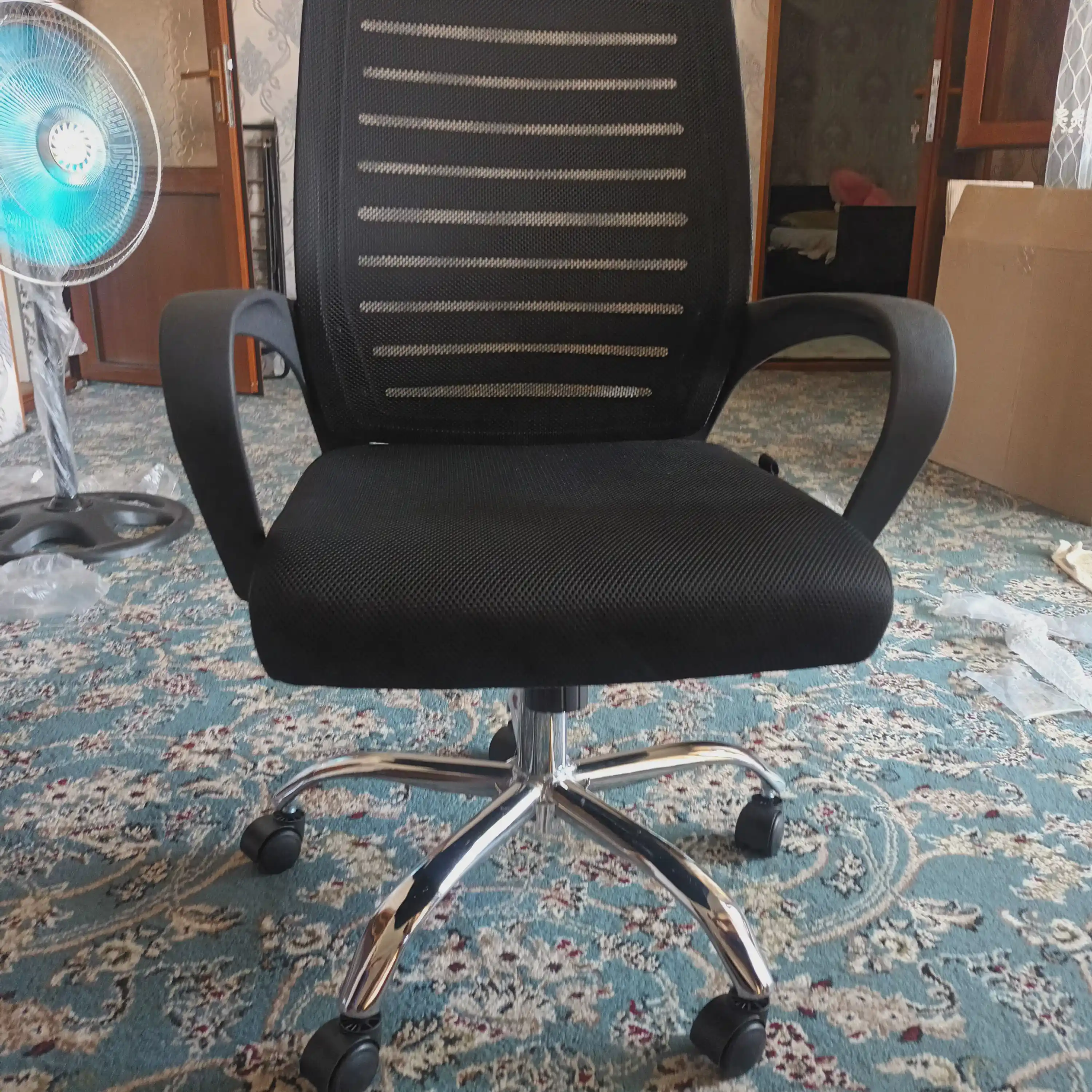 Ofis va kompyuter kreslosi TASK, setka, tebranadigan kreslo, kreslolar, ergonomik kreslo