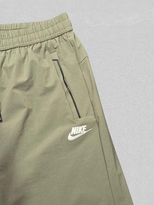 Шорты для мужчин Nike