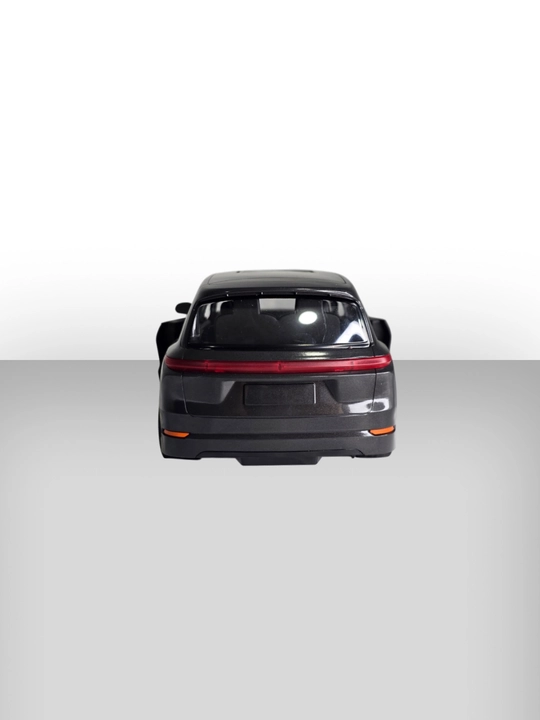 LiXiang L9 va VAZ-2106 RC mashina 1:10 masshtabda, yorug‘lik effektlari bilan