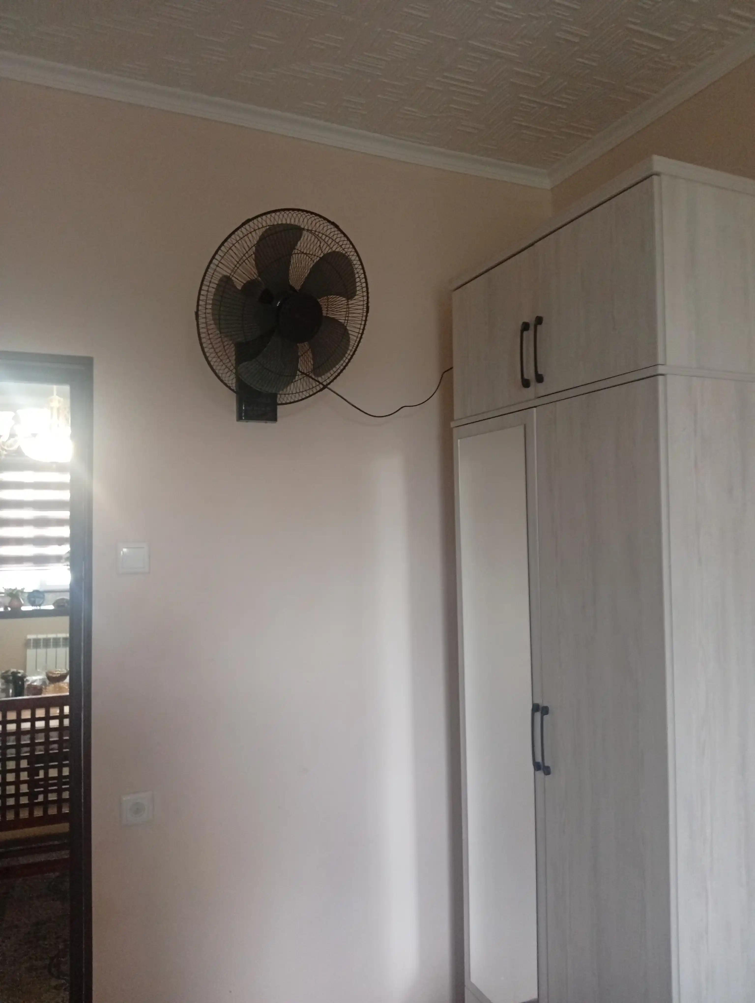 Devor ventilyatori, pultli boshqaruv, 3 tezlik rejimi, taymerli